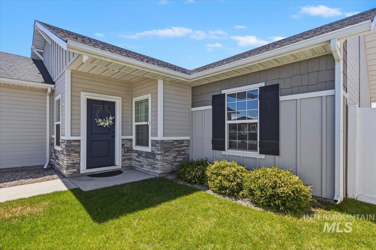 1742 Houston St, Twin Falls, Idaho 83301-0283, 3 Bedrooms, 2 Bathrooms, Residential For Sale, Price $359,900,MLS 98988747