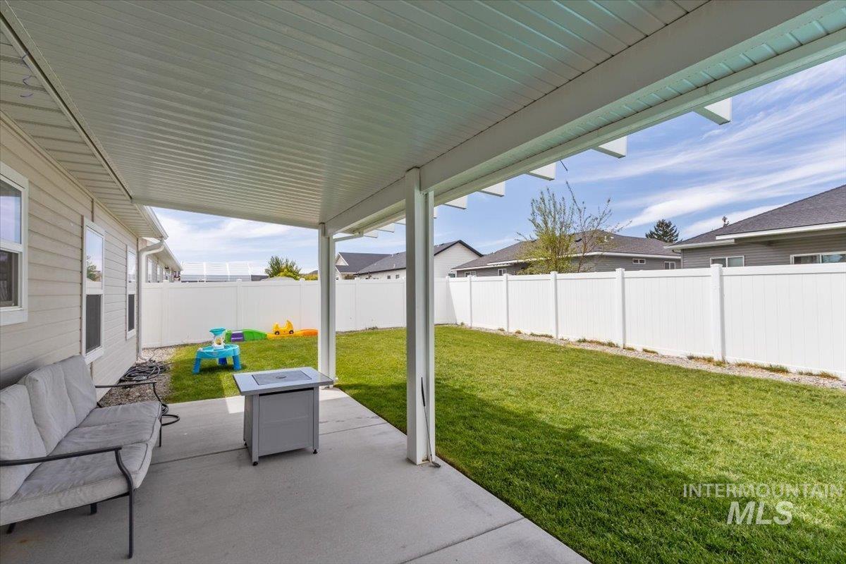 1742 Houston St, Twin Falls, Idaho 83301-0283, 3 Bedrooms, 2 Bathrooms, Residential For Sale, Price $359,900,MLS 98988747