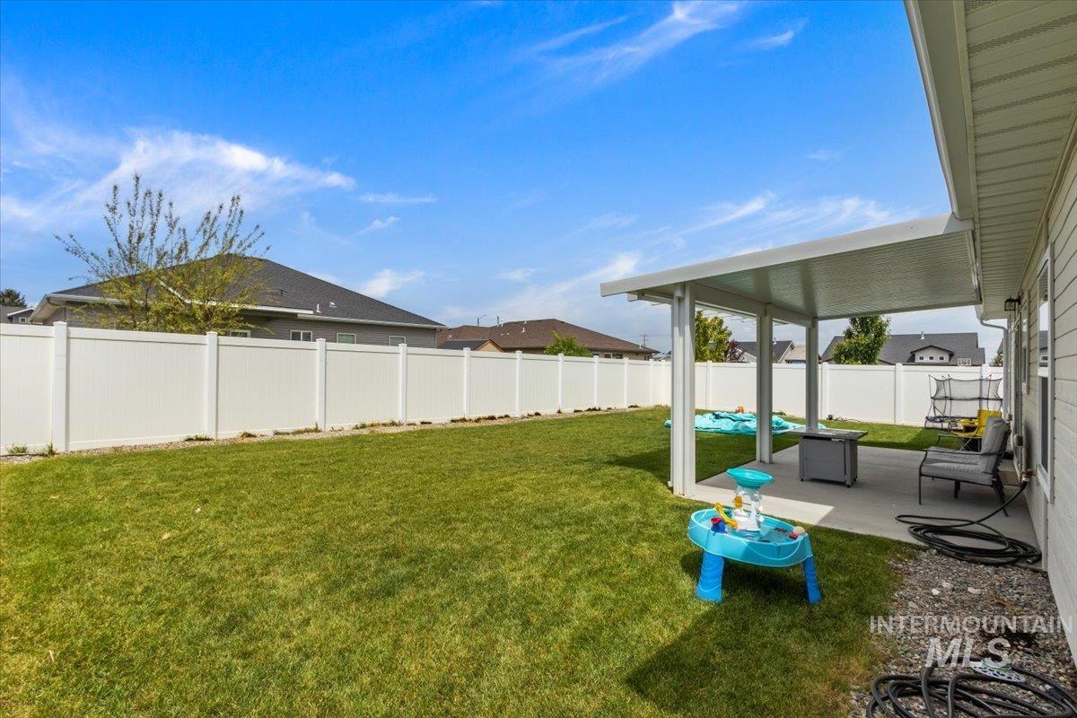 1742 Houston St, Twin Falls, Idaho 83301-0283, 3 Bedrooms, 2 Bathrooms, Residential For Sale, Price $359,900,MLS 98988747