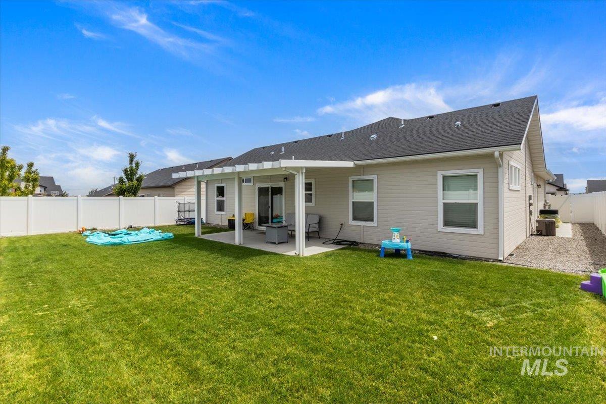 1742 Houston St, Twin Falls, Idaho 83301-0283, 3 Bedrooms, 2 Bathrooms, Residential For Sale, Price $359,900,MLS 98988747