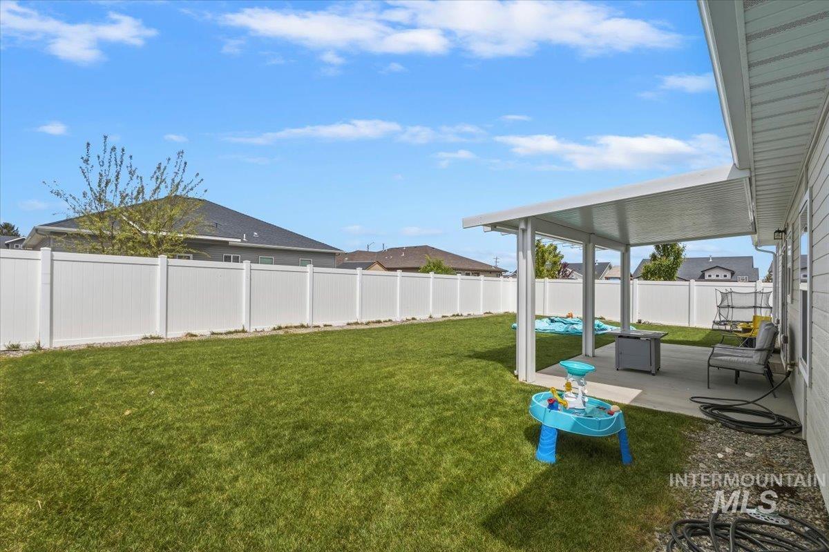 1742 Houston St, Twin Falls, Idaho 83301-0283, 3 Bedrooms, 2 Bathrooms, Residential For Sale, Price $359,900,MLS 98988747