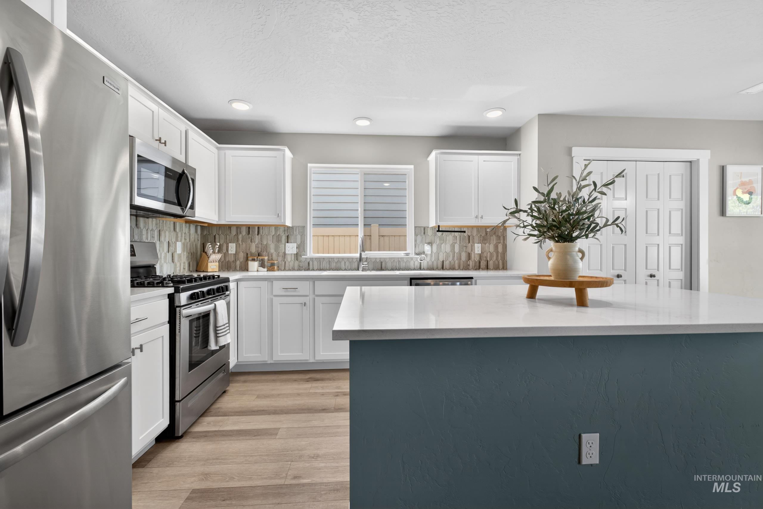 7048 W Plateau Creek St, Meridian, Idaho 83646, 4 Bedrooms, 2.5 Bathrooms, Residential For Sale, Price $529,900,MLS 98988756