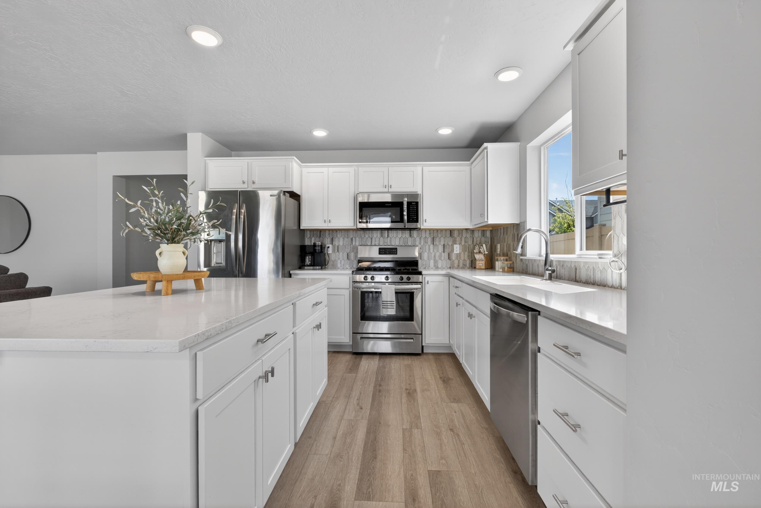 7048 W Plateau Creek St, Meridian, Idaho 83646, 4 Bedrooms, 2.5 Bathrooms, Residential For Sale, Price $529,900,MLS 98988756