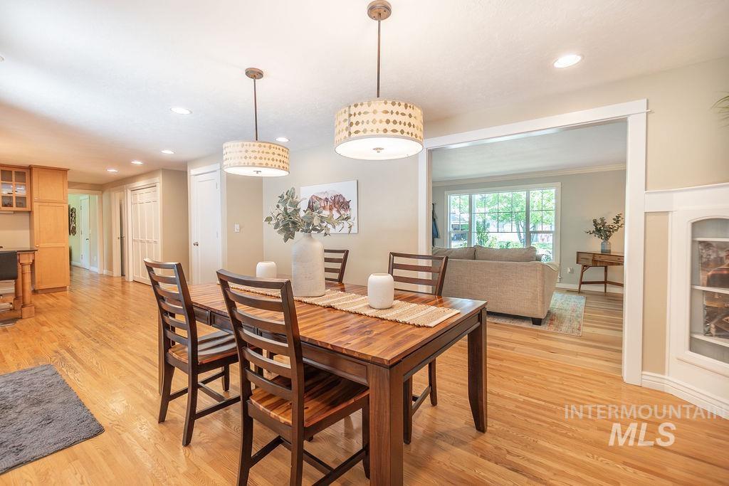 487 W Hibiscus St, Boise, Idaho 83706, 5 Bedrooms, 2.5 Bathrooms, Residential For Sale, Price $800,000,MLS 98988764