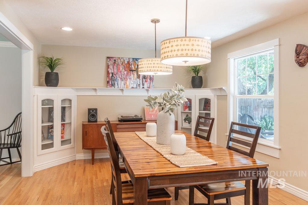 487 W Hibiscus St, Boise, Idaho 83706, 5 Bedrooms, 2.5 Bathrooms, Residential For Sale, Price $800,000,MLS 98988764