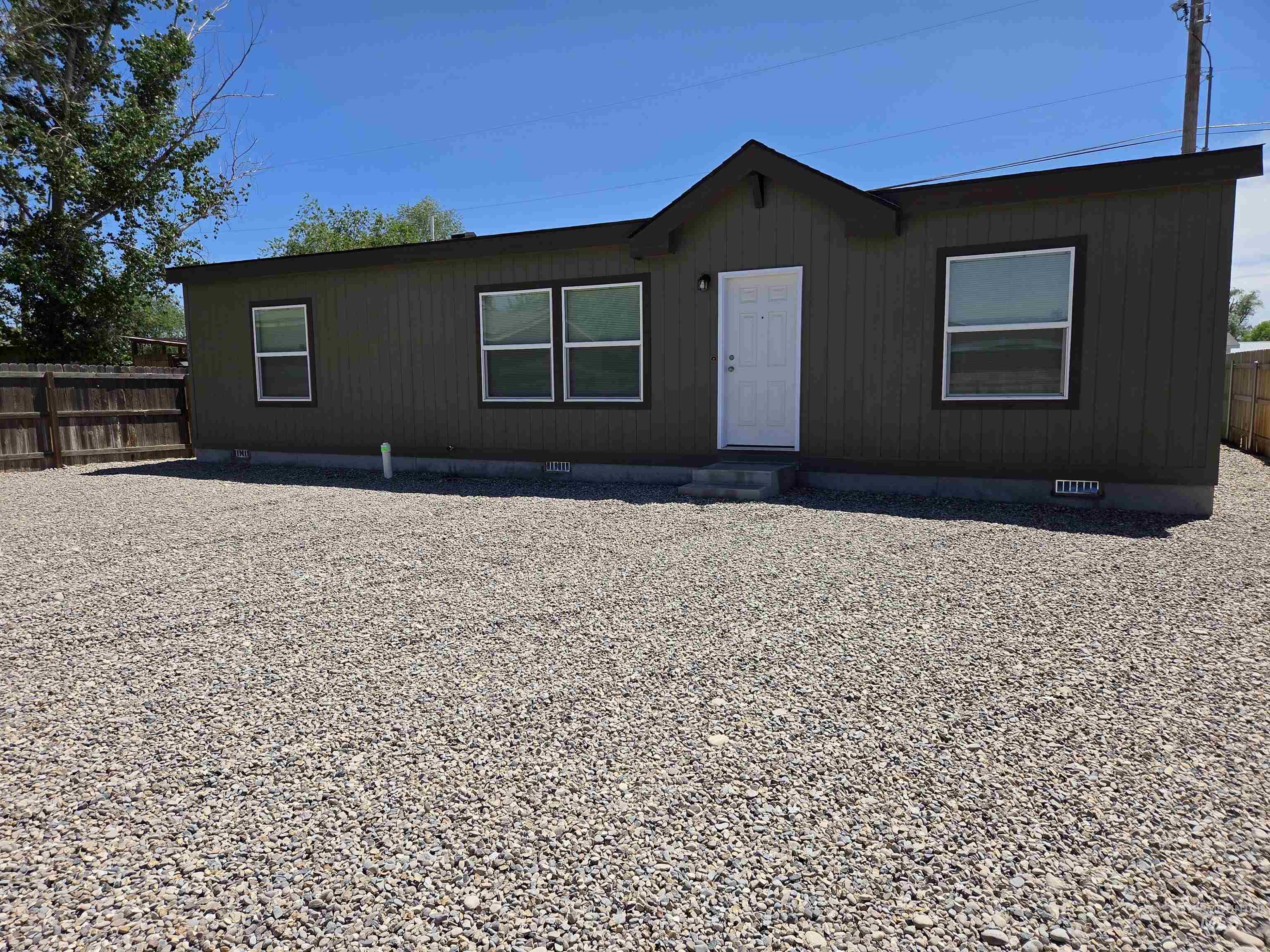 1140 12th Avenue South, Payette, Idaho 83661-3390, 3 Bedrooms, 2 Bathrooms, Residential For Sale, Price $318,369,MLS 98988766