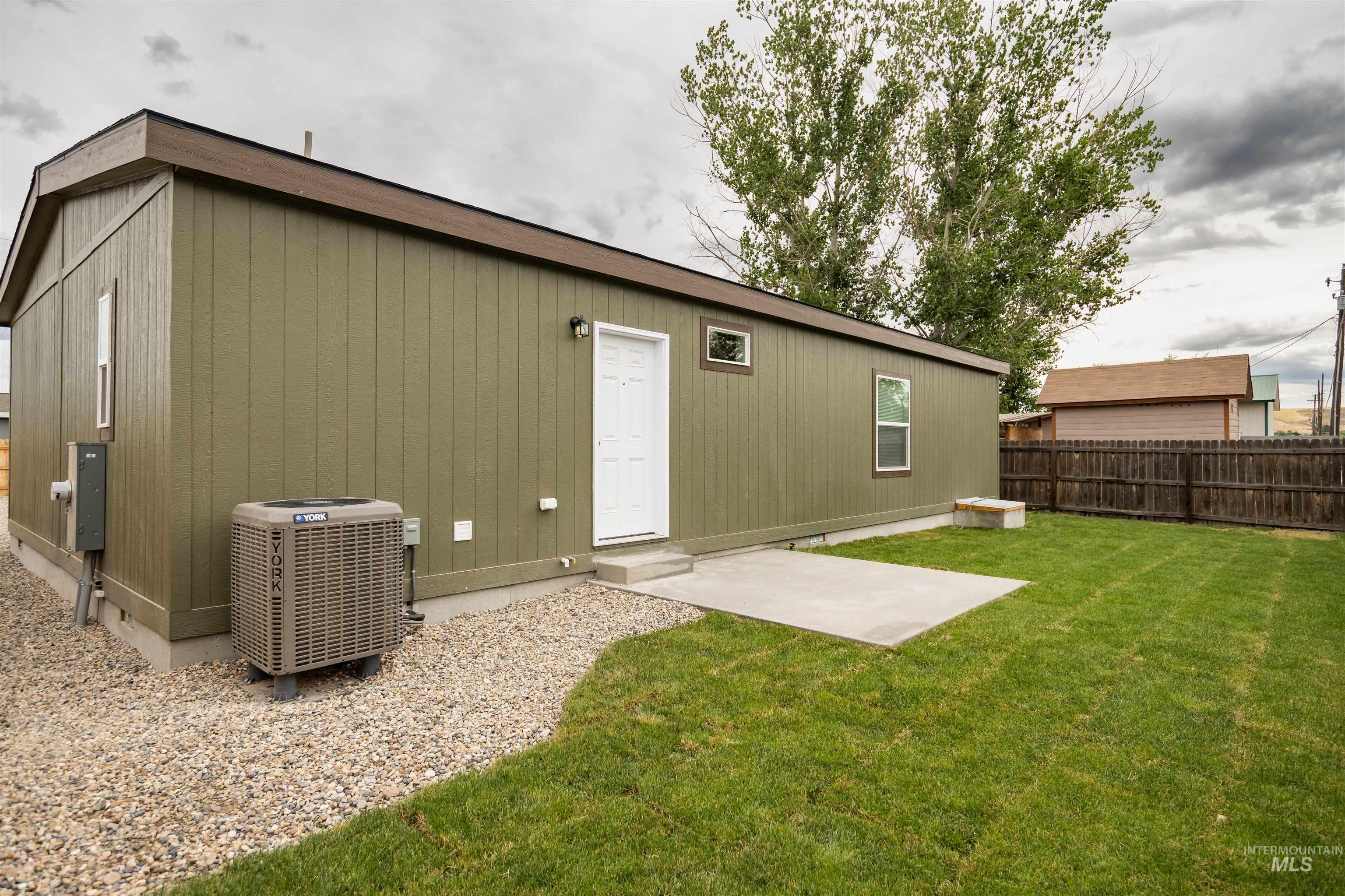 1140 12th Avenue South, Payette, Idaho 83661-3390, 3 Bedrooms, 2 Bathrooms, Residential For Sale, Price $317,000,MLS 98988766