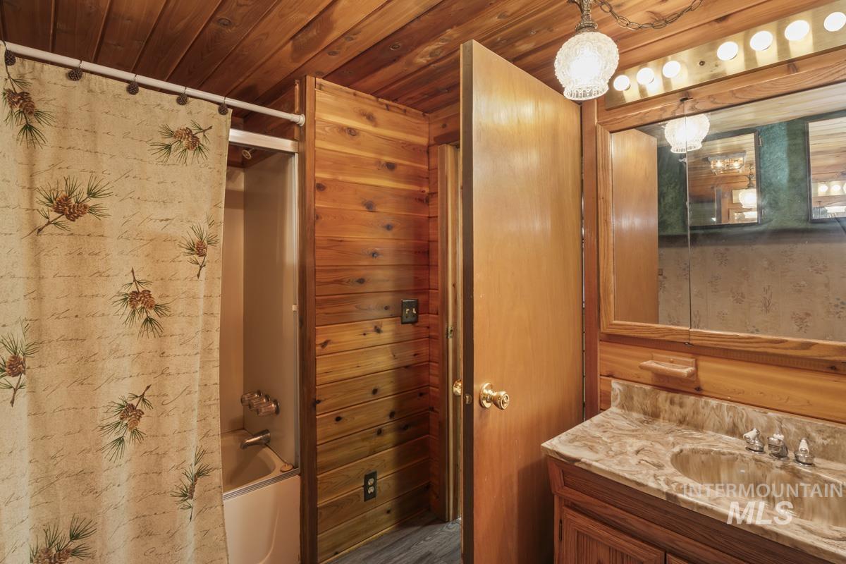 567 West Mountain Road, Cascade, Idaho 83611, 3 Bedrooms, 1 Bathroom, Residential For Sale, Price $425,000,MLS 98988771