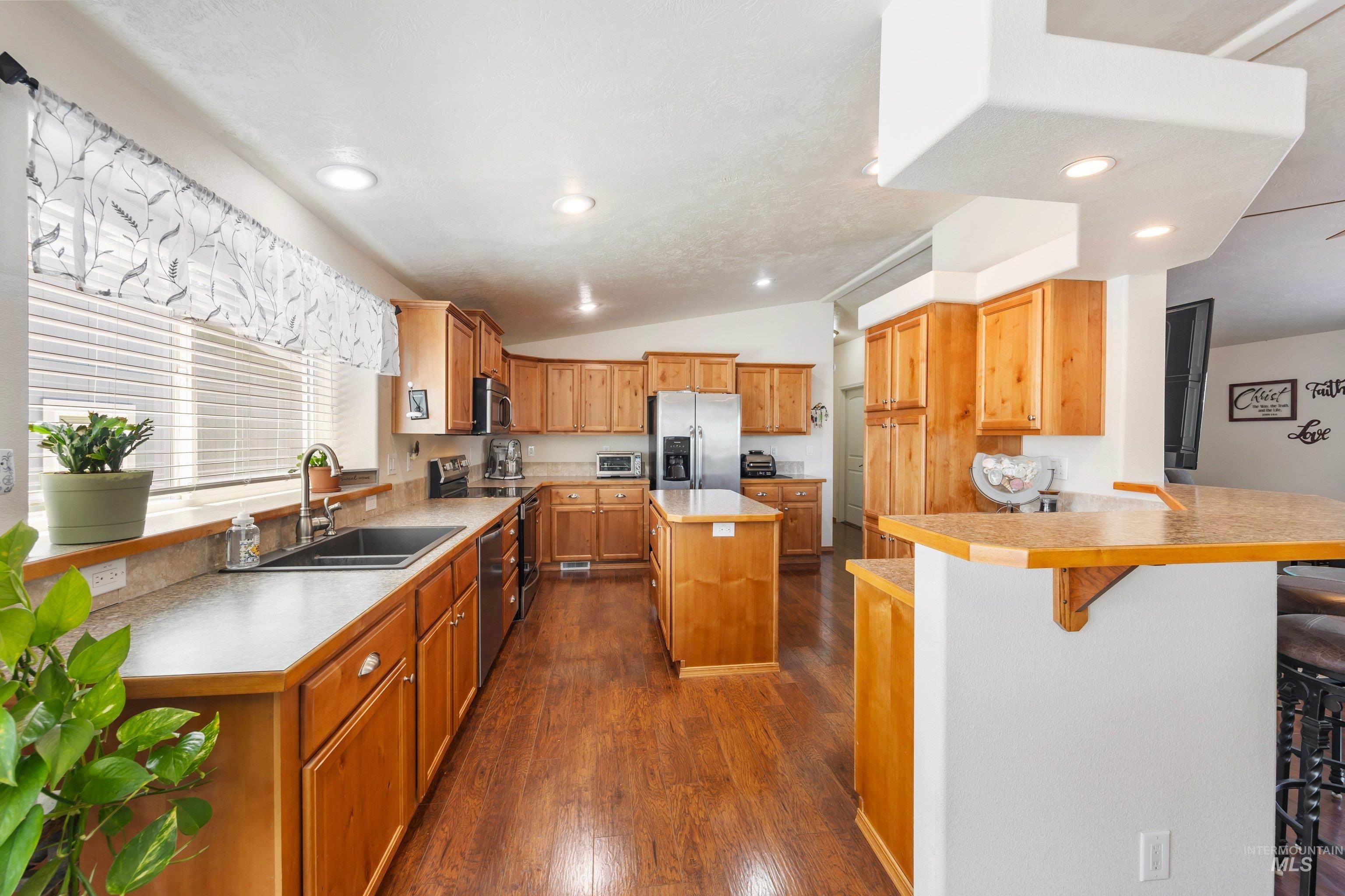 9390 W Ustick Rd #14, Boise, Idaho 83704, 3 Bedrooms, 2 Bathrooms, Residential For Sale, Price $248,000,MLS 98988772