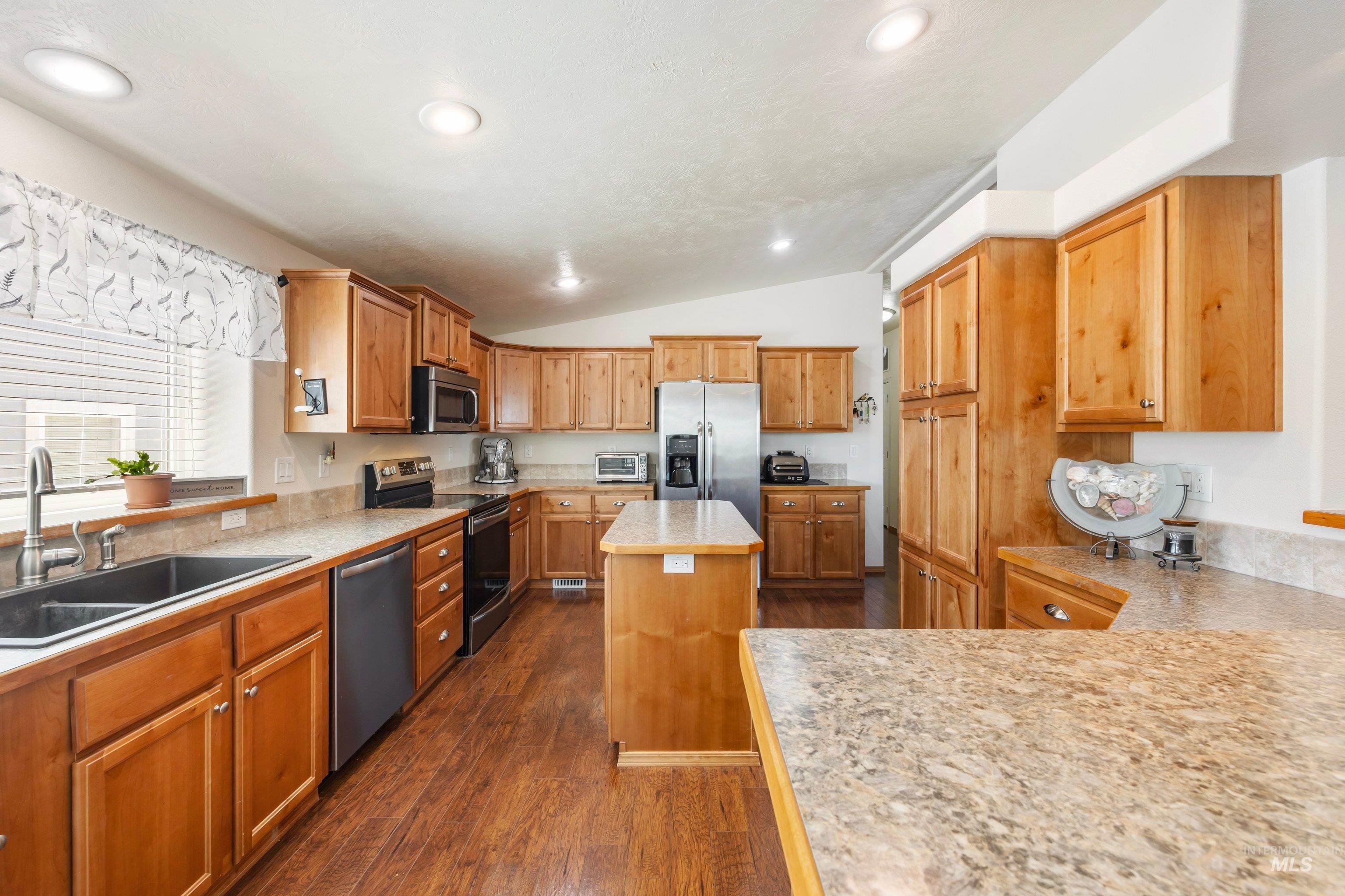 9390 W Ustick Rd #14, Boise, Idaho 83704, 3 Bedrooms, 2 Bathrooms, Residential For Sale, Price $248,000,MLS 98988772