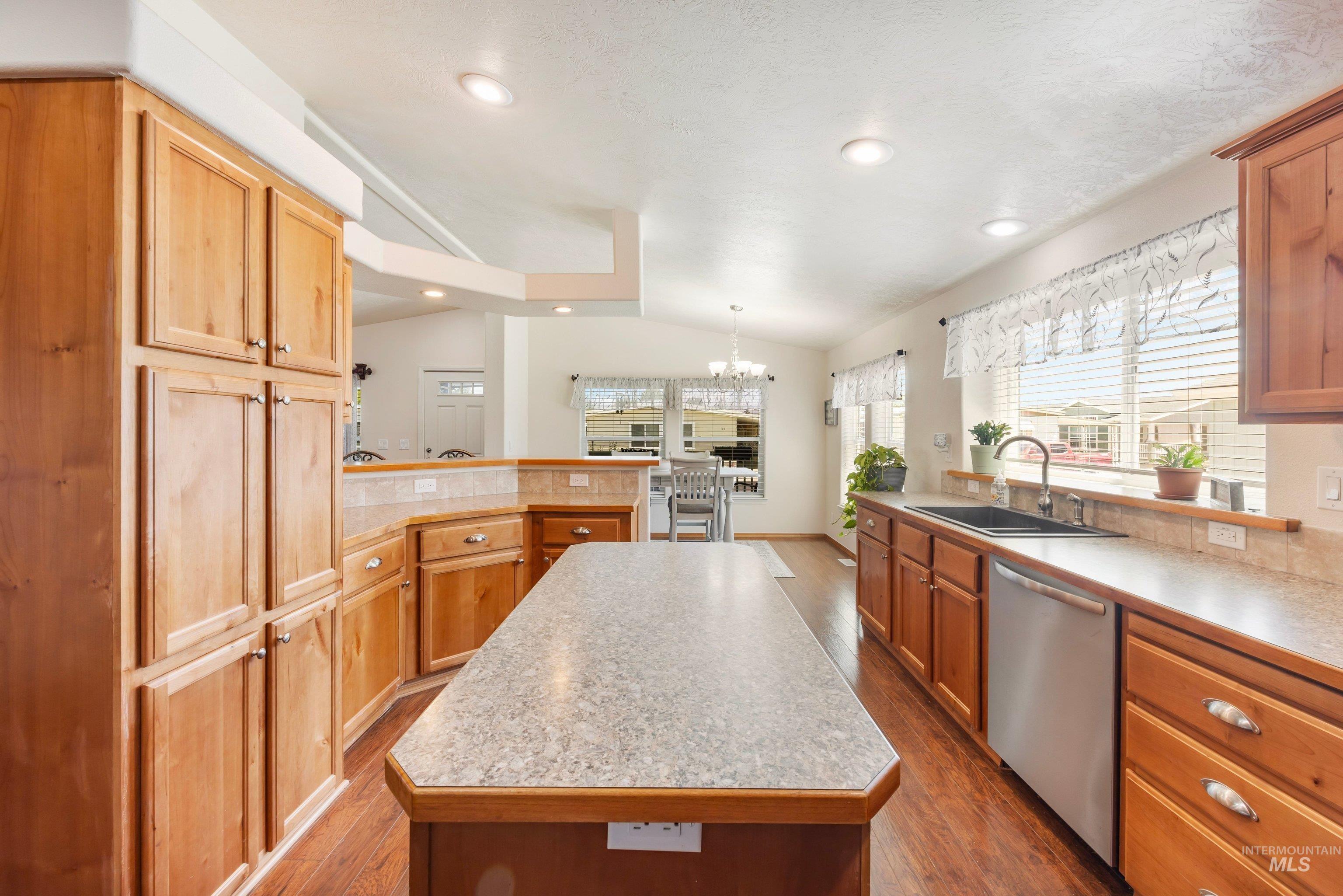 9390 W Ustick Rd #14, Boise, Idaho 83704, 3 Bedrooms, 2 Bathrooms, Residential For Sale, Price $248,000,MLS 98988772