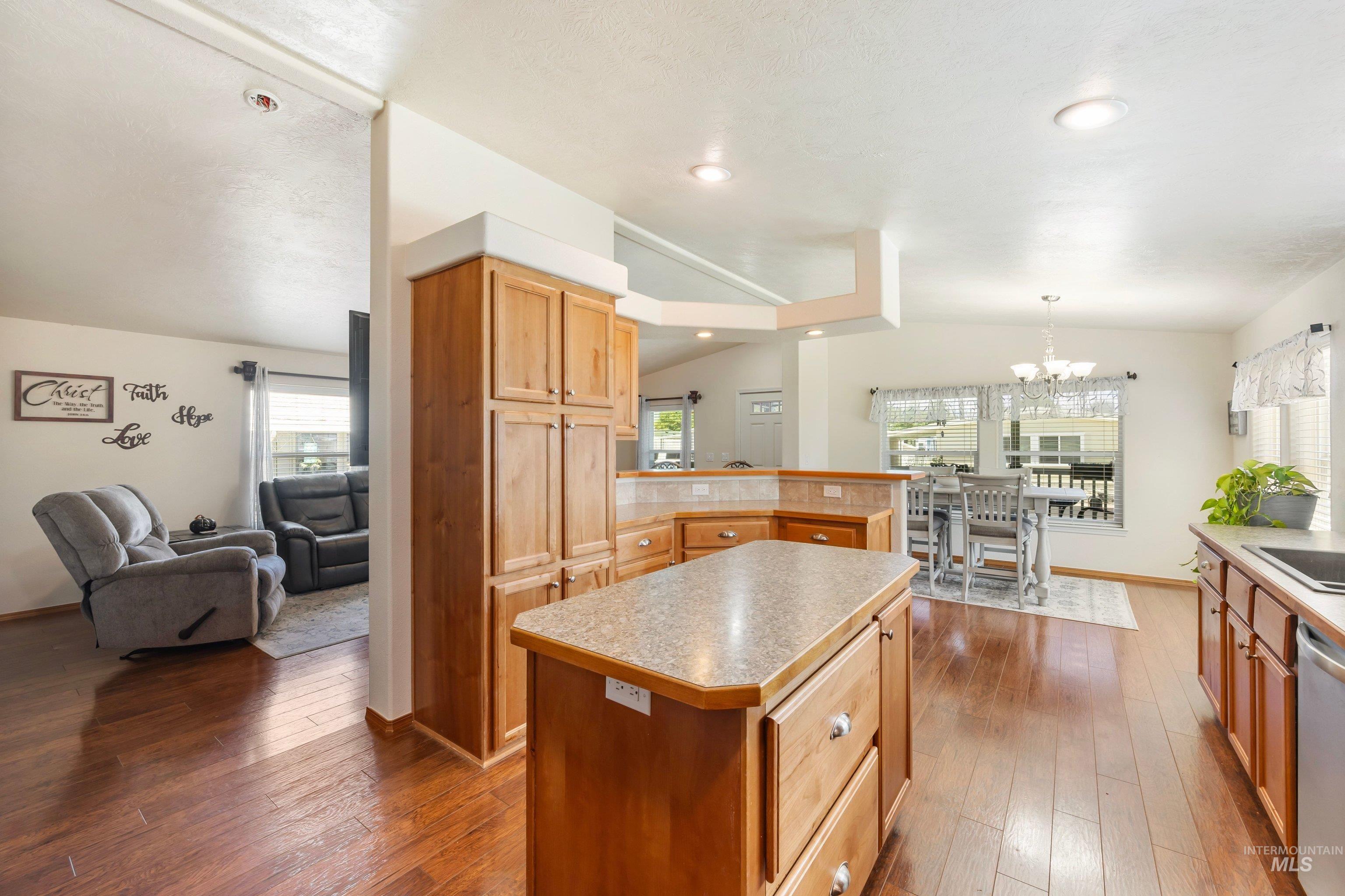 9390 W Ustick Rd #14, Boise, Idaho 83704, 3 Bedrooms, 2 Bathrooms, Residential For Sale, Price $248,000,MLS 98988772