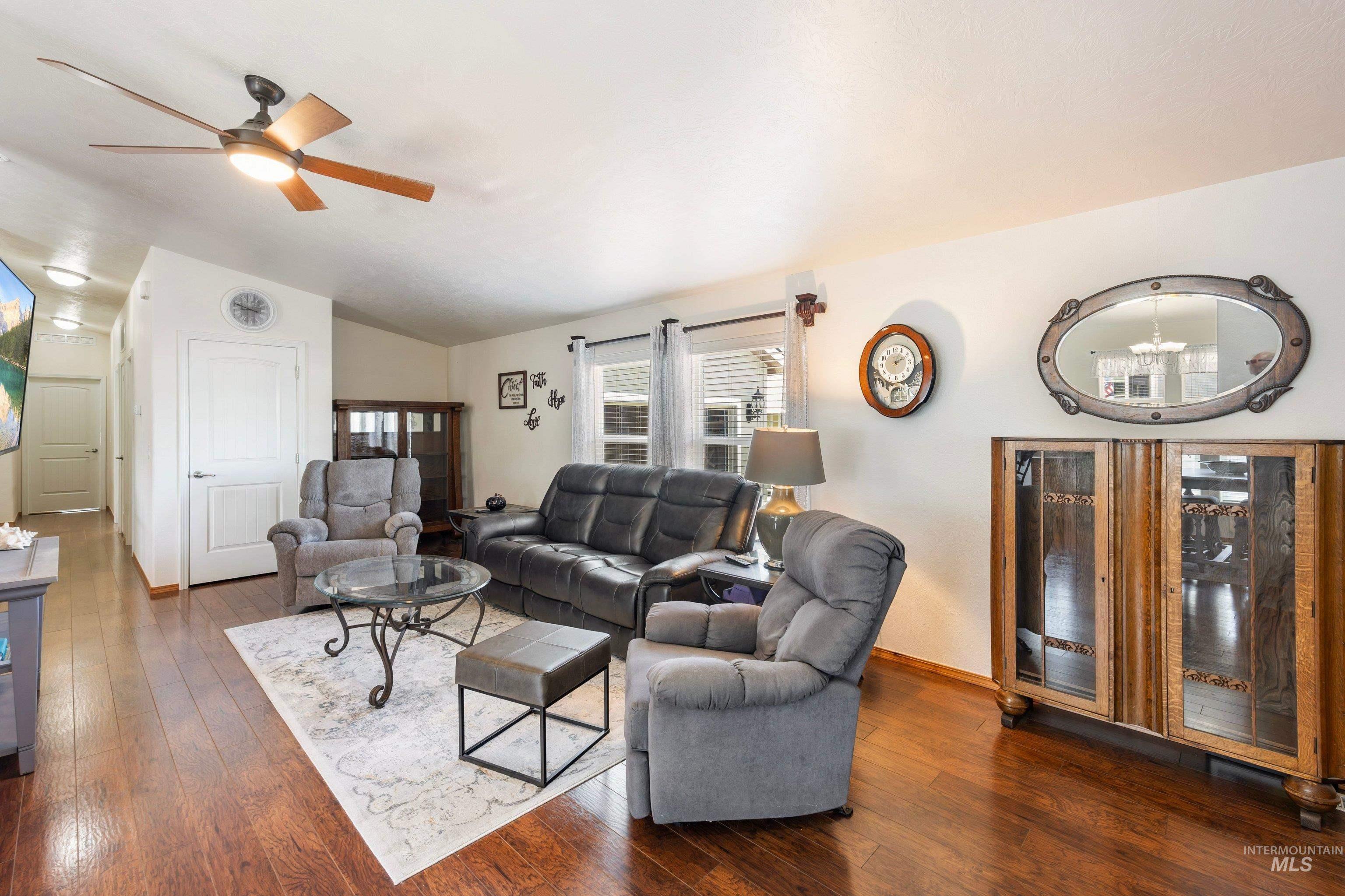 9390 W Ustick Rd #14, Boise, Idaho 83704, 3 Bedrooms, 2 Bathrooms, Residential For Sale, Price $248,000,MLS 98988772