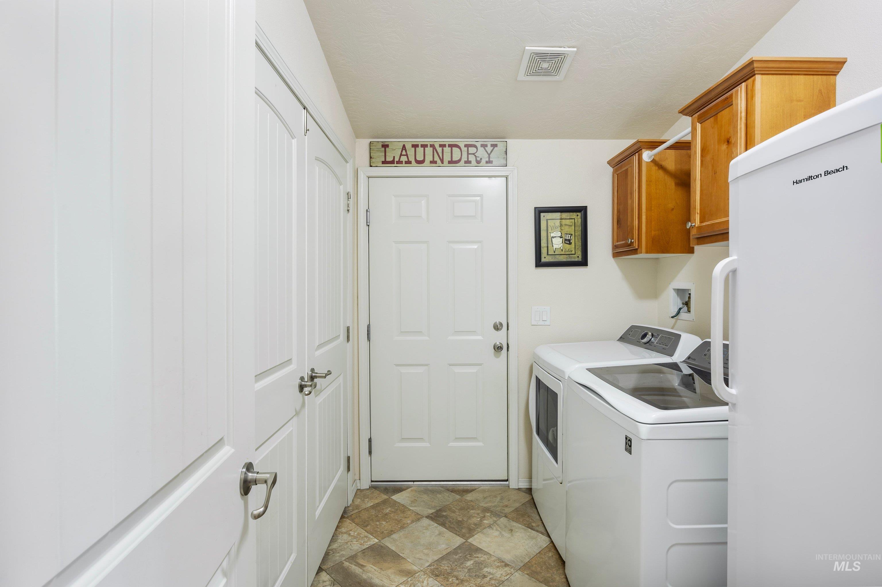 9390 W Ustick Rd #14, Boise, Idaho 83704, 3 Bedrooms, 2 Bathrooms, Residential For Sale, Price $248,000,MLS 98988772