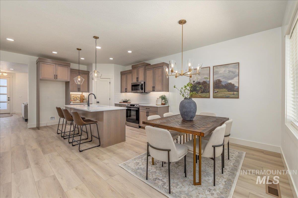 475 E Chevy Dr, Boise, Idaho 83716, 3 Bedrooms, 2 Bathrooms, Residential For Sale, Price $439,900, 98988776