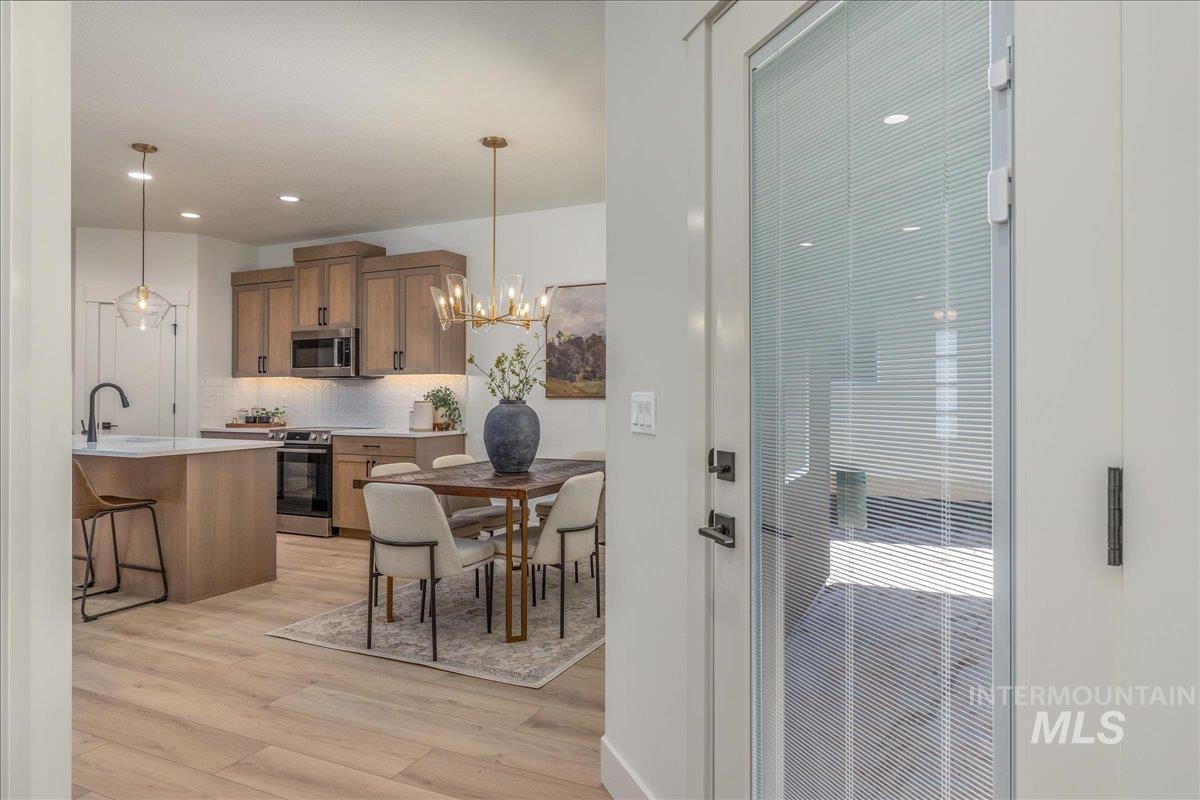 475 E Chevy Dr, Boise, Idaho 83716, 3 Bedrooms, 2 Bathrooms, Residential For Sale, Price $439,900, 98988776