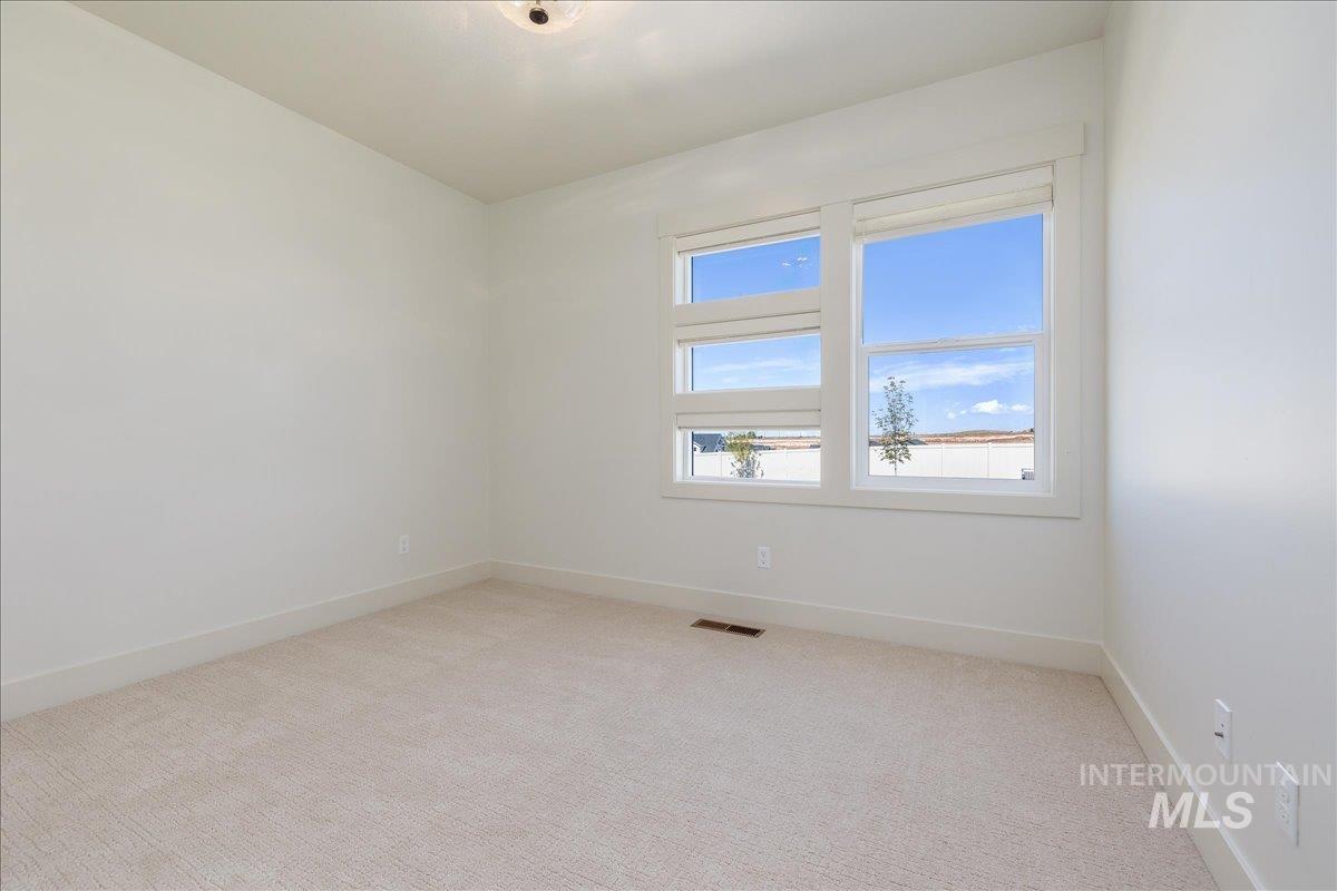 475 E Chevy Dr, Boise, Idaho 83716, 3 Bedrooms, 2 Bathrooms, Residential For Sale, Price $439,900, 98988776