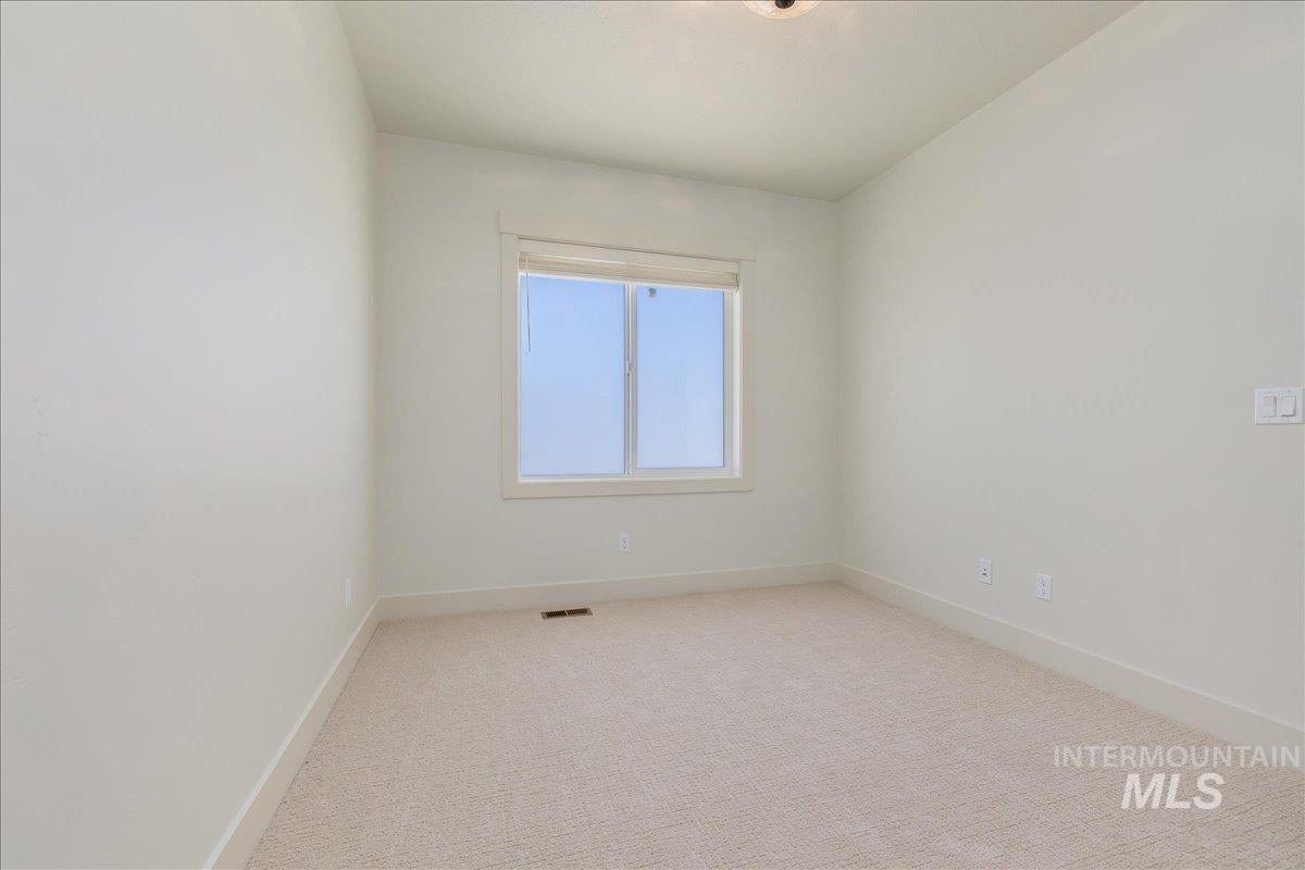 475 E Chevy Dr, Boise, Idaho 83716, 3 Bedrooms, 2 Bathrooms, Residential For Sale, Price $439,900, 98988776