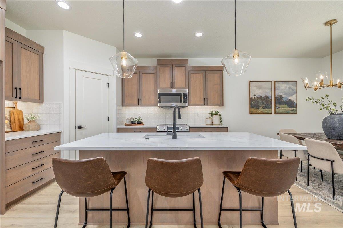 475 E Chevy Dr, Boise, Idaho 83716, 3 Bedrooms, 2 Bathrooms, Residential For Sale, Price $439,900, 98988776