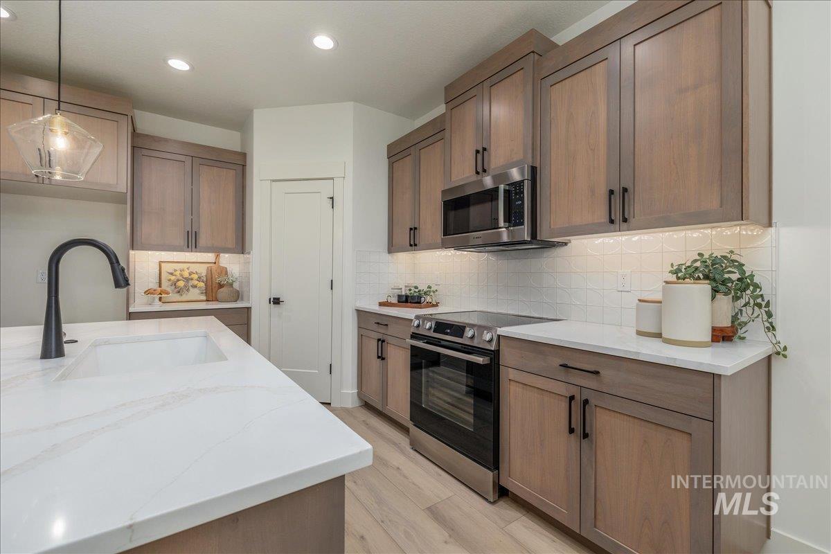 475 E Chevy Dr, Boise, Idaho 83716, 3 Bedrooms, 2 Bathrooms, Residential For Sale, Price $439,900, 98988776