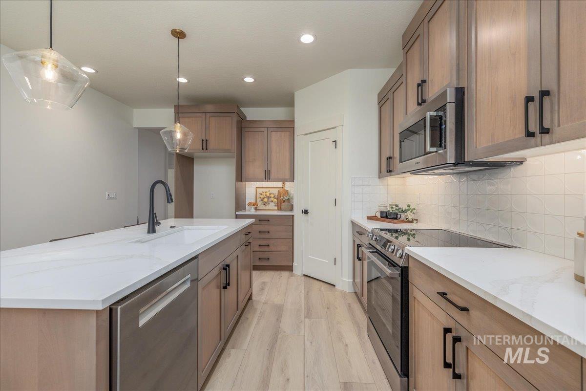 475 E Chevy Dr, Boise, Idaho 83716, 3 Bedrooms, 2 Bathrooms, Residential For Sale, Price $439,900, 98988776