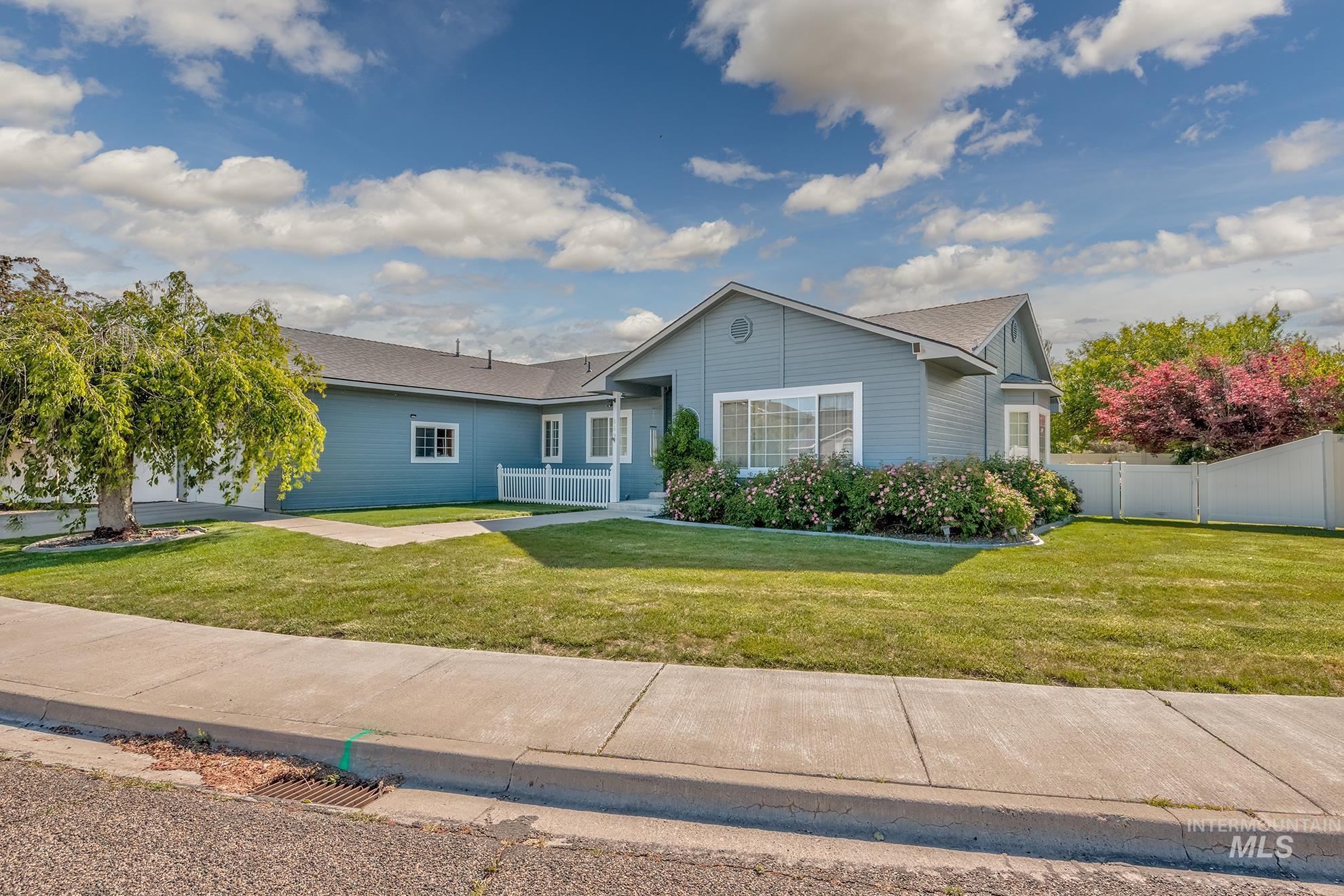 119 SW 18th St, Ontario, Oregon 97914, 4 Bedrooms, 2 Bathrooms, Residential For Sale, Price $485,000,MLS 98988782