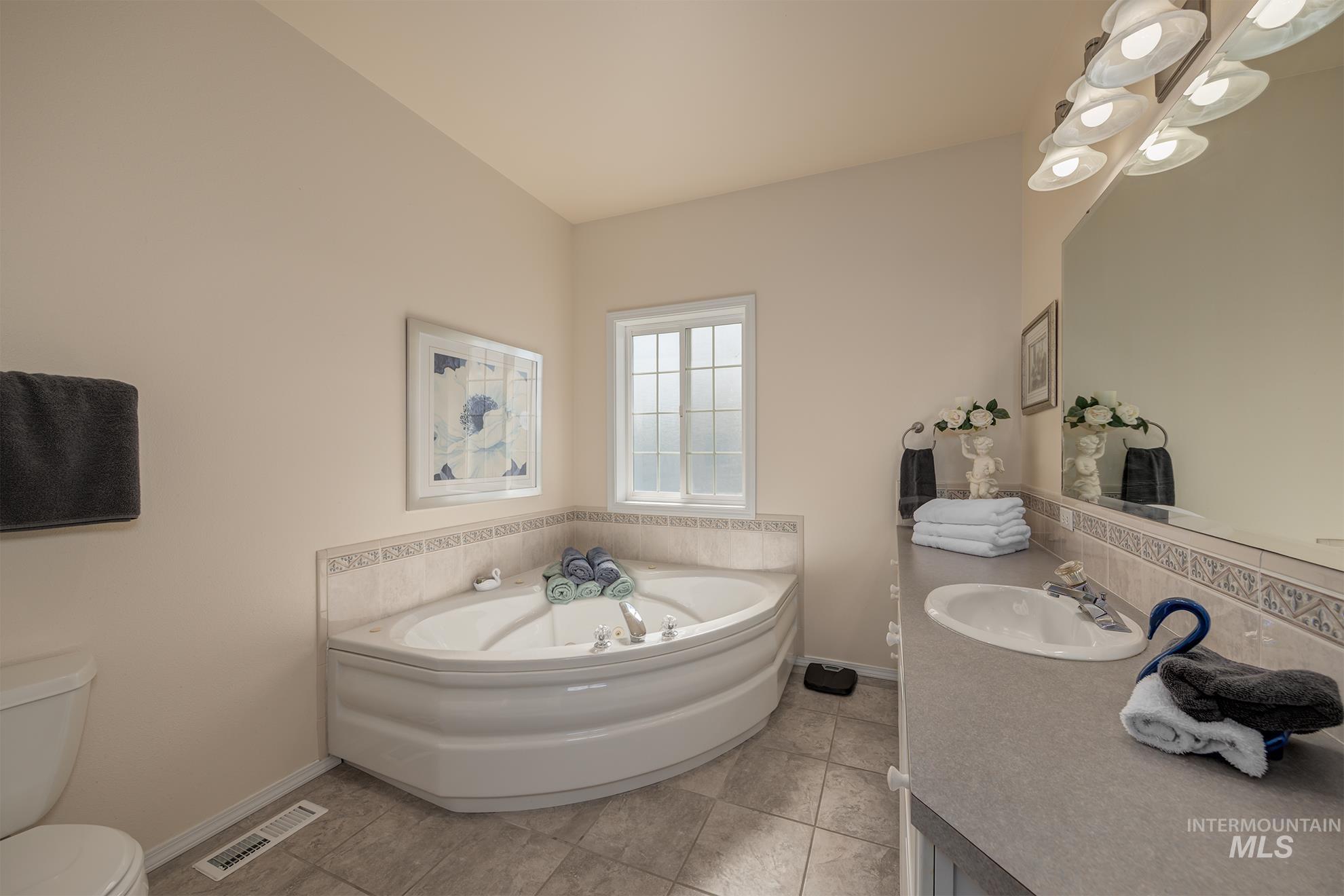 119 SW 18th St, Ontario, Oregon 97914, 4 Bedrooms, 2 Bathrooms, Residential For Sale, Price $499,000, 98988782