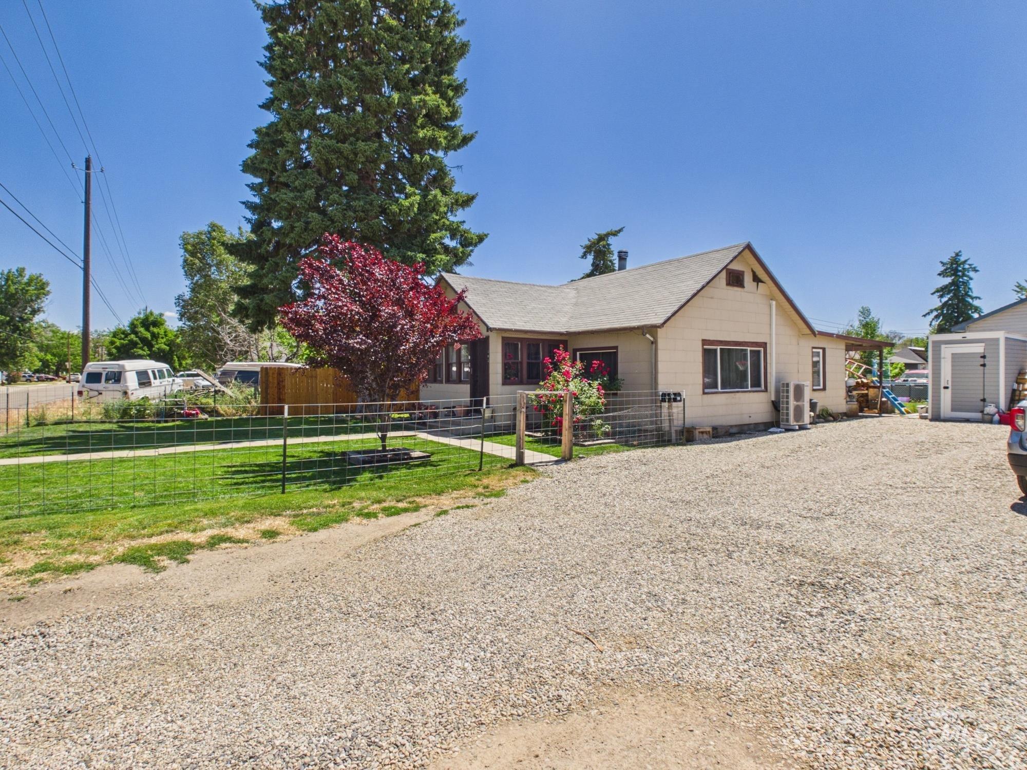 403 E 4th, Emmett, Idaho 83617, 2 Bedrooms, 1 Bathroom, Residential For Sale, Price $259,900,MLS 98988804