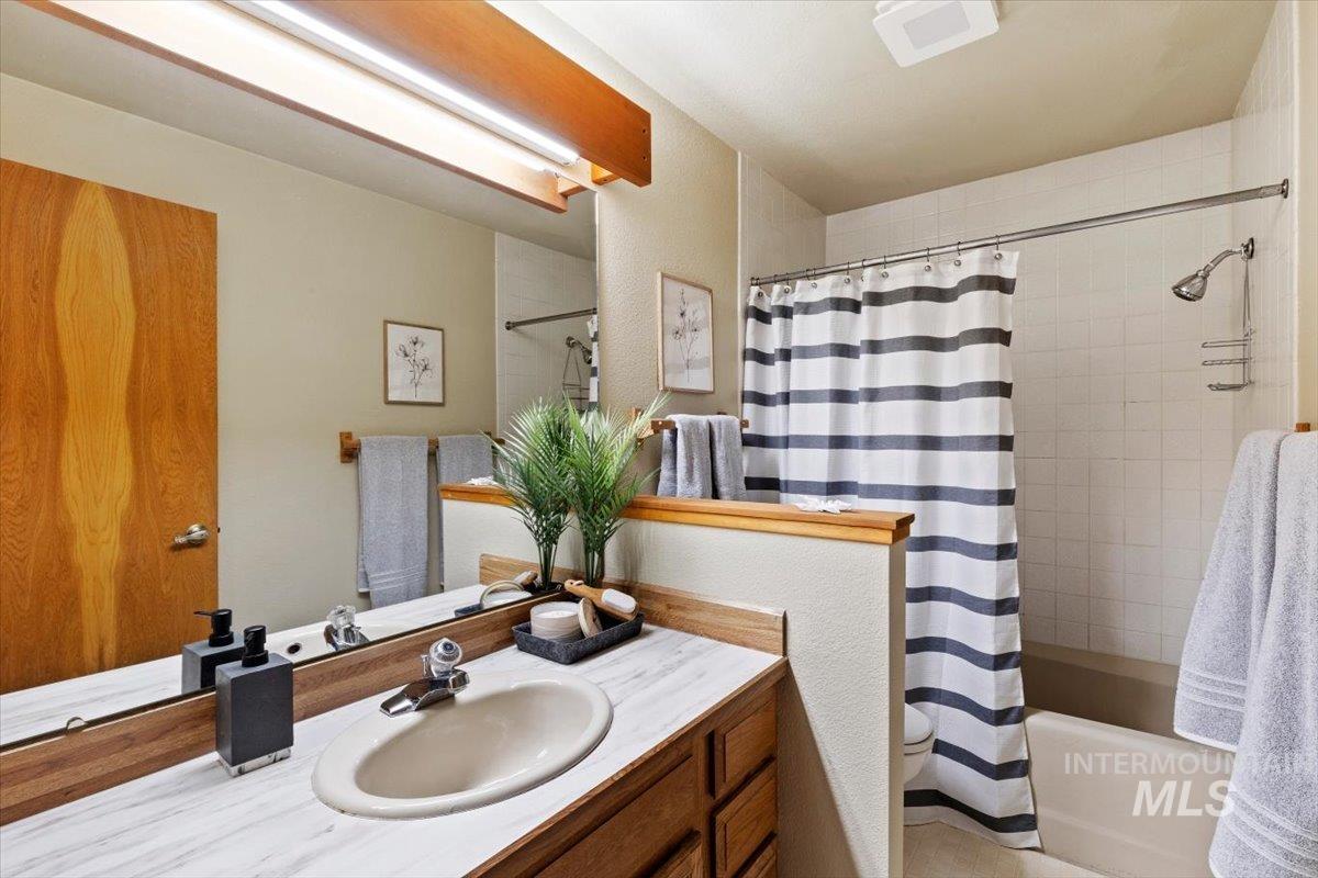 936 E Curling, Boise, Idaho 83702, 3 Bedrooms, 2.5 Bathrooms, Residential For Sale, Price $849,000,MLS 98988808