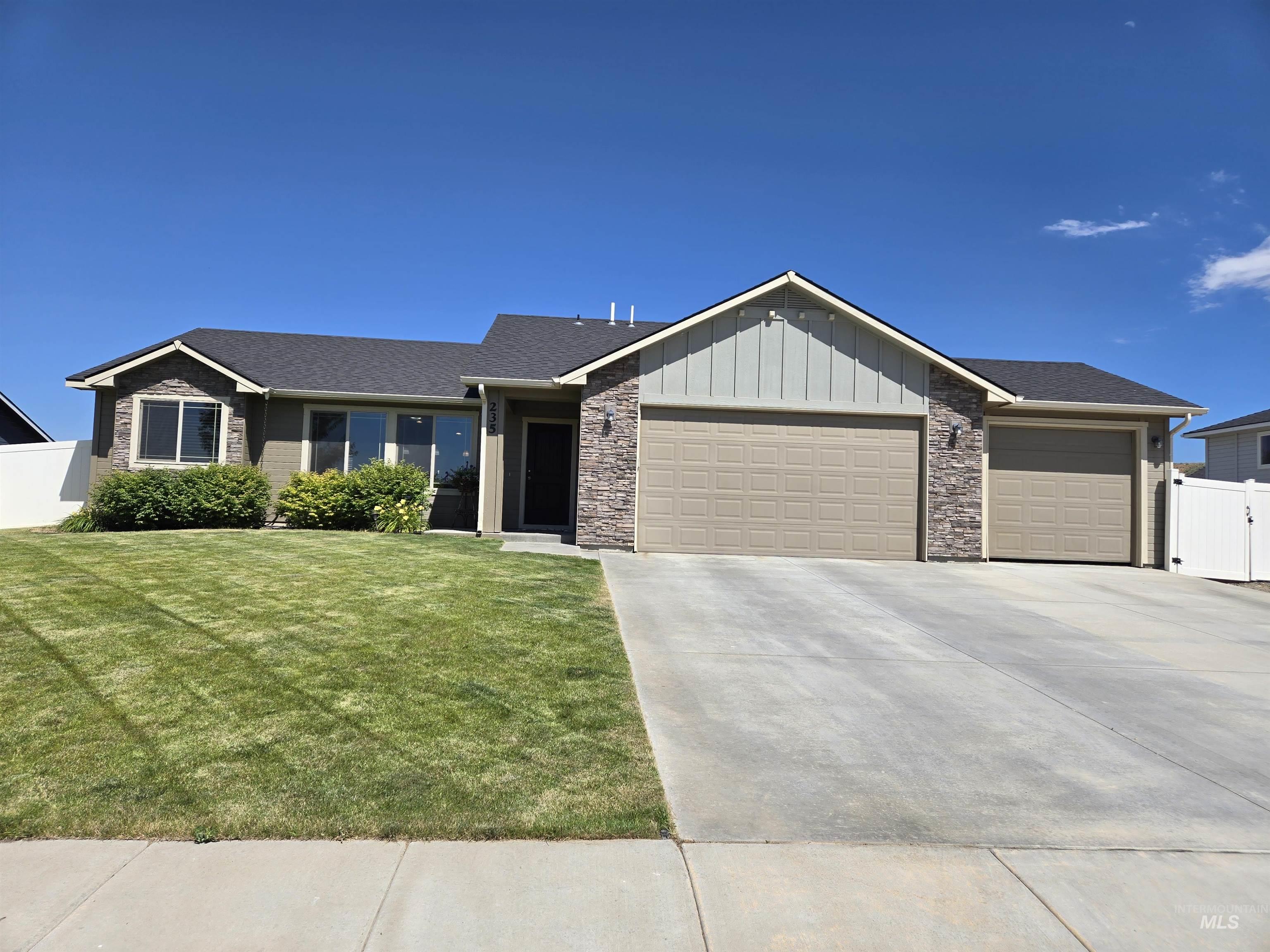 235 Meadow View Dr., Payette, Idaho 83661, 3 Bedrooms, 2 Bathrooms, Residential For Sale, Price $415,000, 98988811