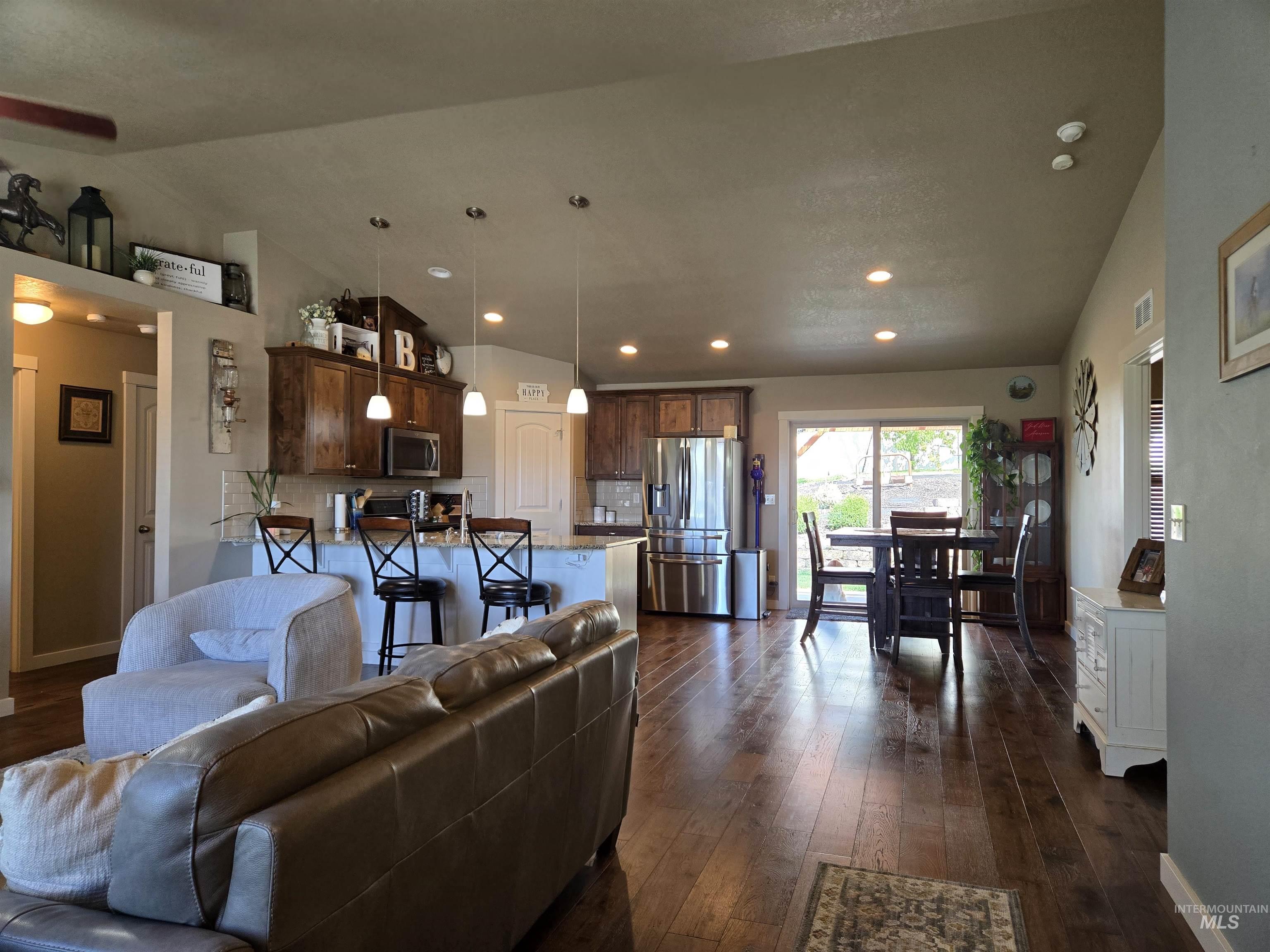 235 Meadow View Dr., Payette, Idaho 83661, 3 Bedrooms, 2 Bathrooms, Residential For Sale, Price $415,000, 98988811