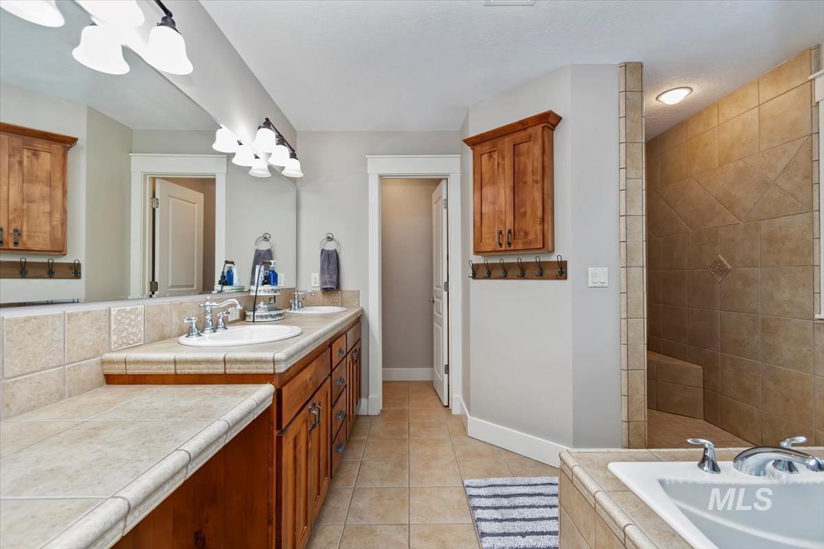 3874 S Como Ave, Meridian, Idaho 83642, 6 Bedrooms, 3 Bathrooms, Residential For Sale, Price $999,000,MLS 98988819