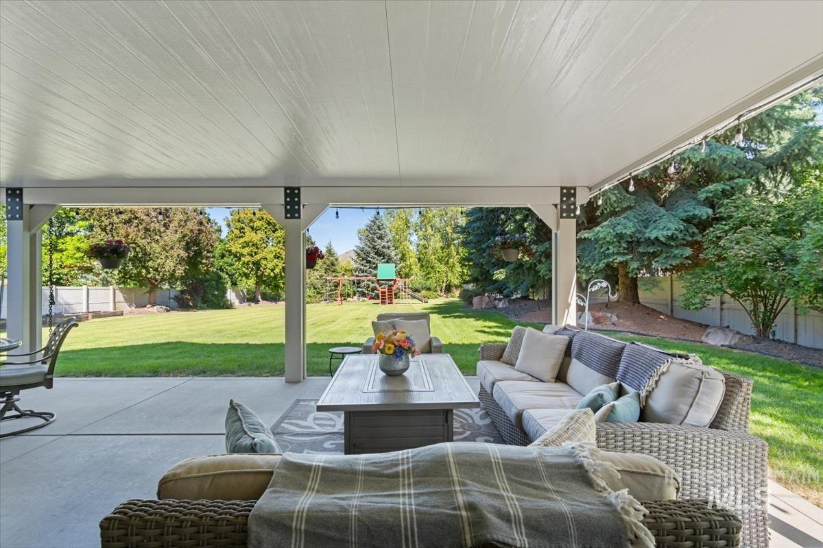 3874 S Como Ave, Meridian, Idaho 83642, 6 Bedrooms, 3 Bathrooms, Residential For Sale, Price $999,000,MLS 98988819