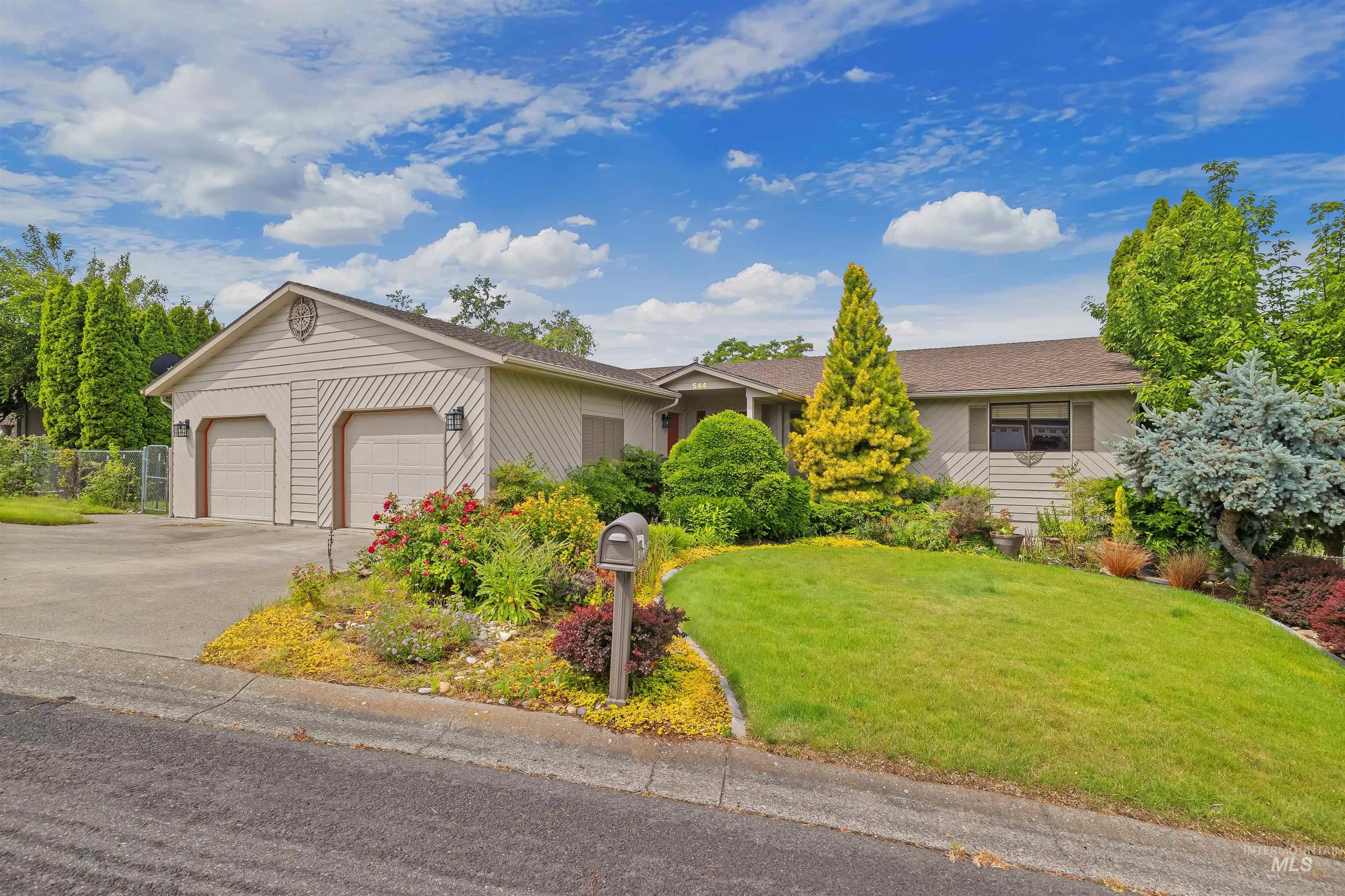544 Crestline Circle Dr., Lewiston, Idaho 83501, 6 Bedrooms, 3.5 Bathrooms, Residential For Sale, Price $835,000,MLS 98988826