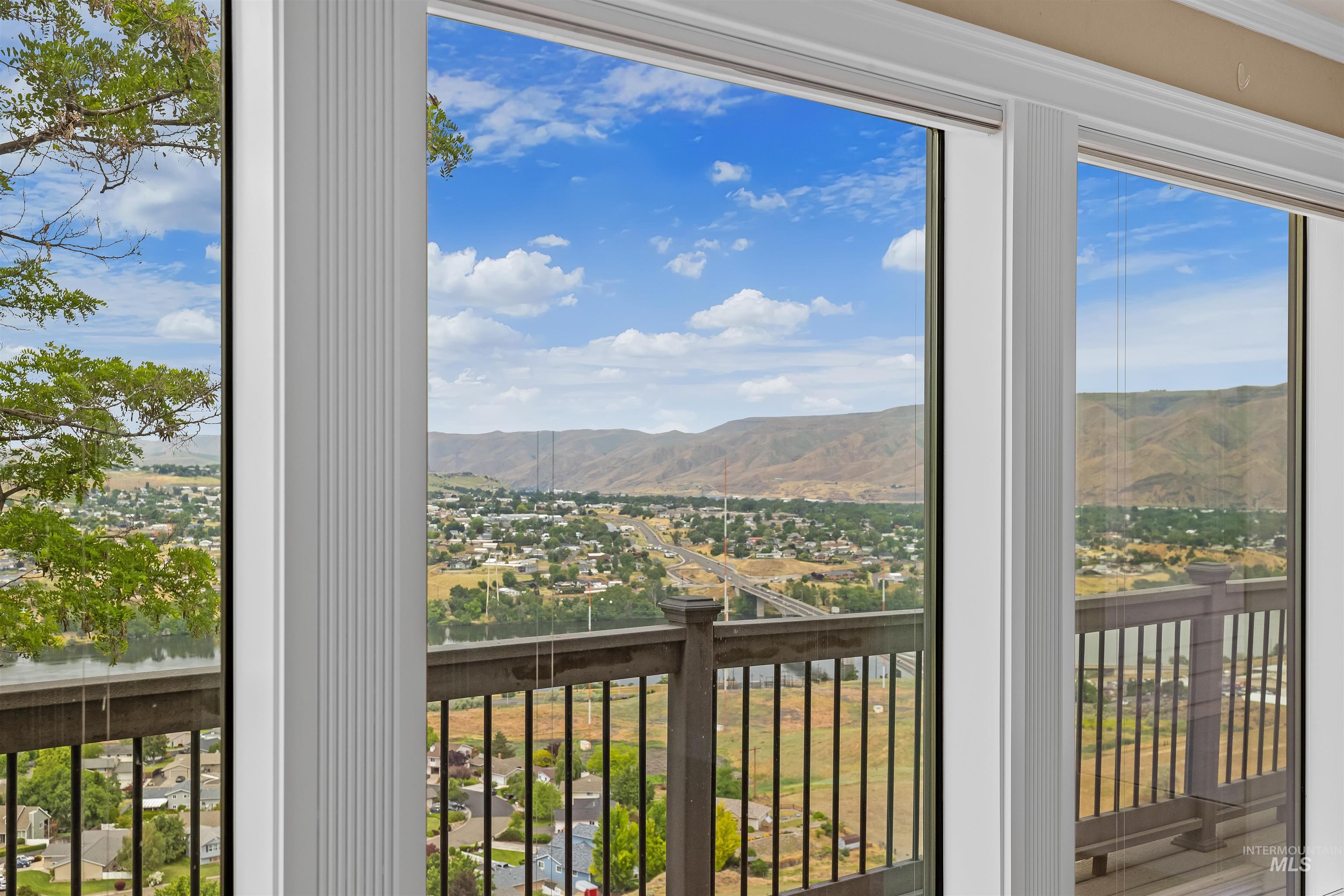 544 Crestline Circle Dr., Lewiston, Idaho 83501, 6 Bedrooms, 3.5 Bathrooms, Residential For Sale, Price $835,000,MLS 98988826