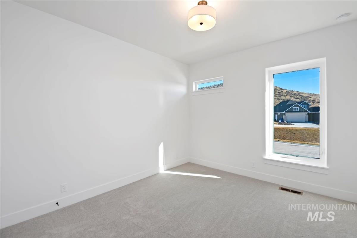 2203 E Sweet Pearl St., Kuna, Idaho 83634, 3 Bedrooms, 2 Bathrooms, Residential For Sale, Price $549,880,MLS 98988832
