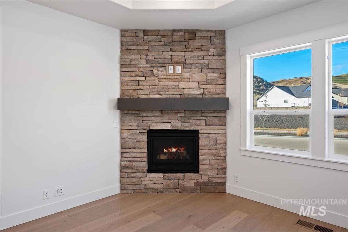 2203 E Sweet Pearl St., Kuna, Idaho 83634, 3 Bedrooms, 2 Bathrooms, Residential For Sale, Price $549,880,MLS 98988832