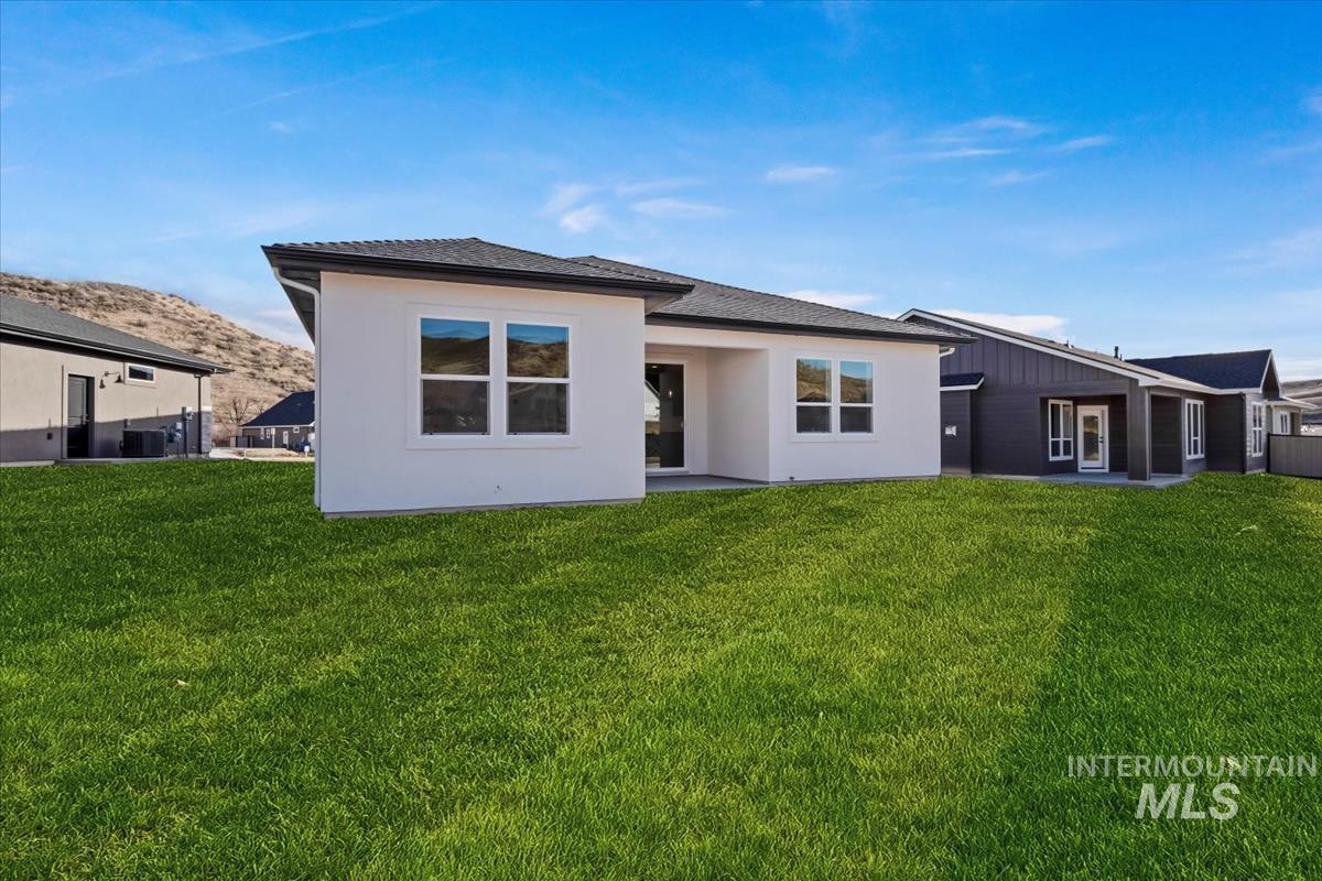 2203 E Sweet Pearl St., Kuna, Idaho 83634, 3 Bedrooms, 2 Bathrooms, Residential For Sale, Price $549,880,MLS 98988832