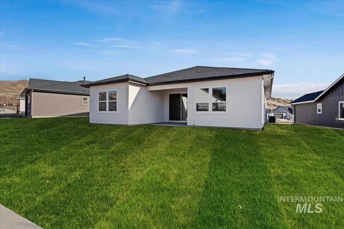 2203 E Sweet Pearl St., Kuna, Idaho 83634, 3 Bedrooms, 2 Bathrooms, Residential For Sale, Price $549,880,MLS 98988832