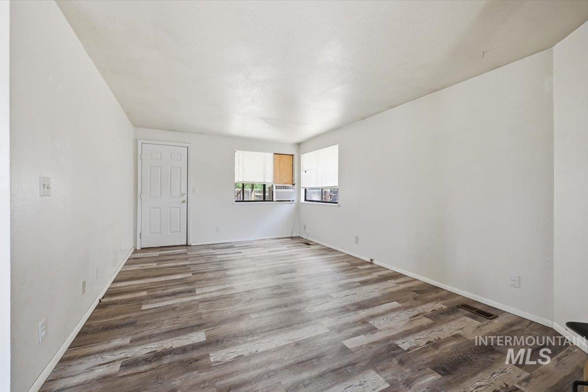 3322 S Centennial Pl, Boise, Idaho 83706, 3 Bedrooms, 1.5 Bathrooms, Residential For Sale, Price $449,900,MLS 98988833