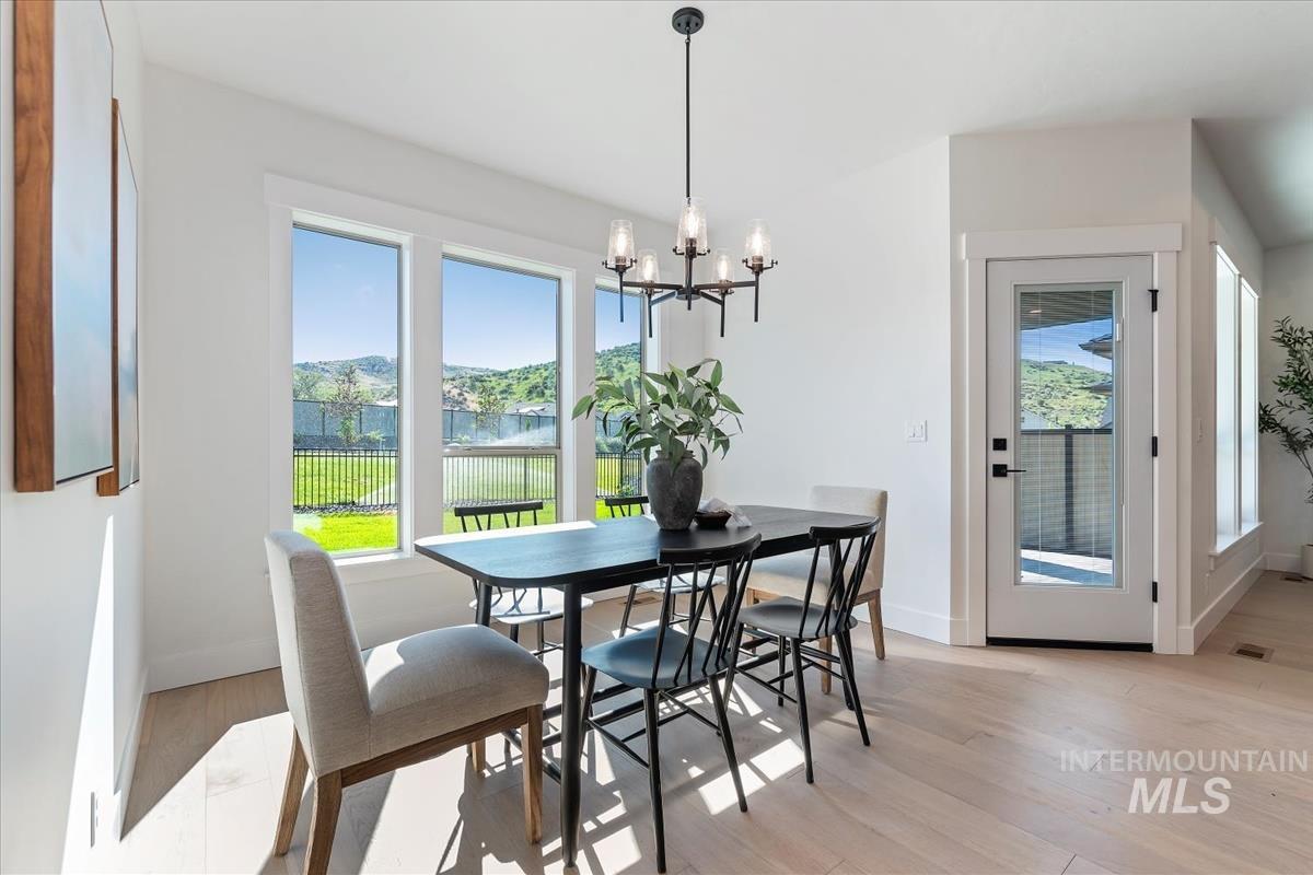 2103 E Sweet Pearl St., Kuna, Idaho 83634, 3 Bedrooms, 2 Bathrooms, Residential For Sale, Price $564,880,MLS 98988837