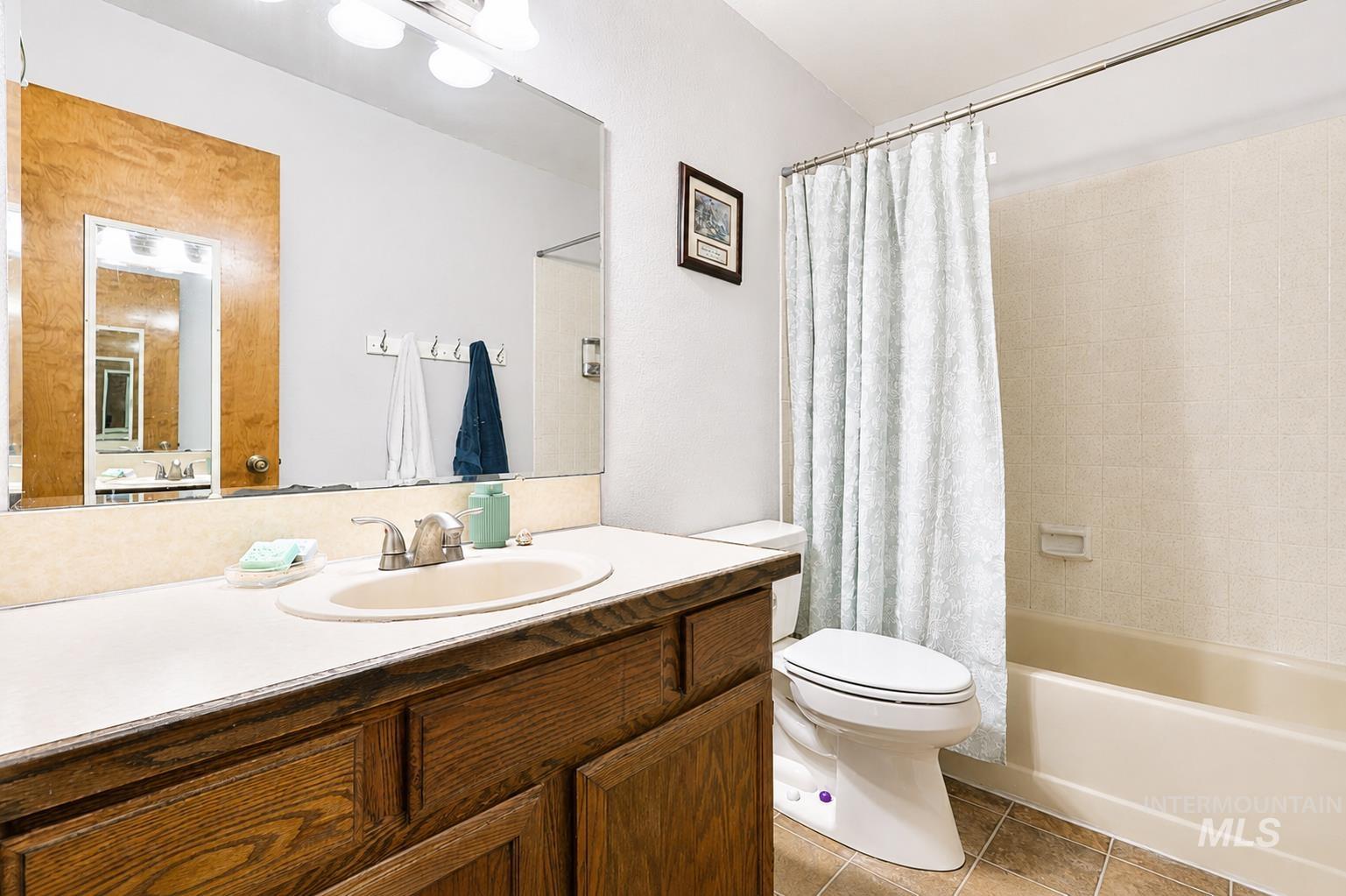 689 W Tiffany Dr, Meridian, Idaho 83646-1685, 3 Bedrooms, 2 Bathrooms, Residential For Sale, Price $374,900,MLS 98988843