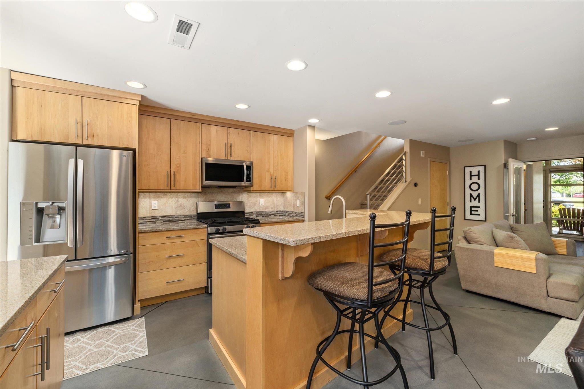 10267 W Carlton Bay Dr, Garden City, Idaho 83714, 3 Bedrooms, 3 Bathrooms, Residential Income For Sale, Price $629,900, 98988845