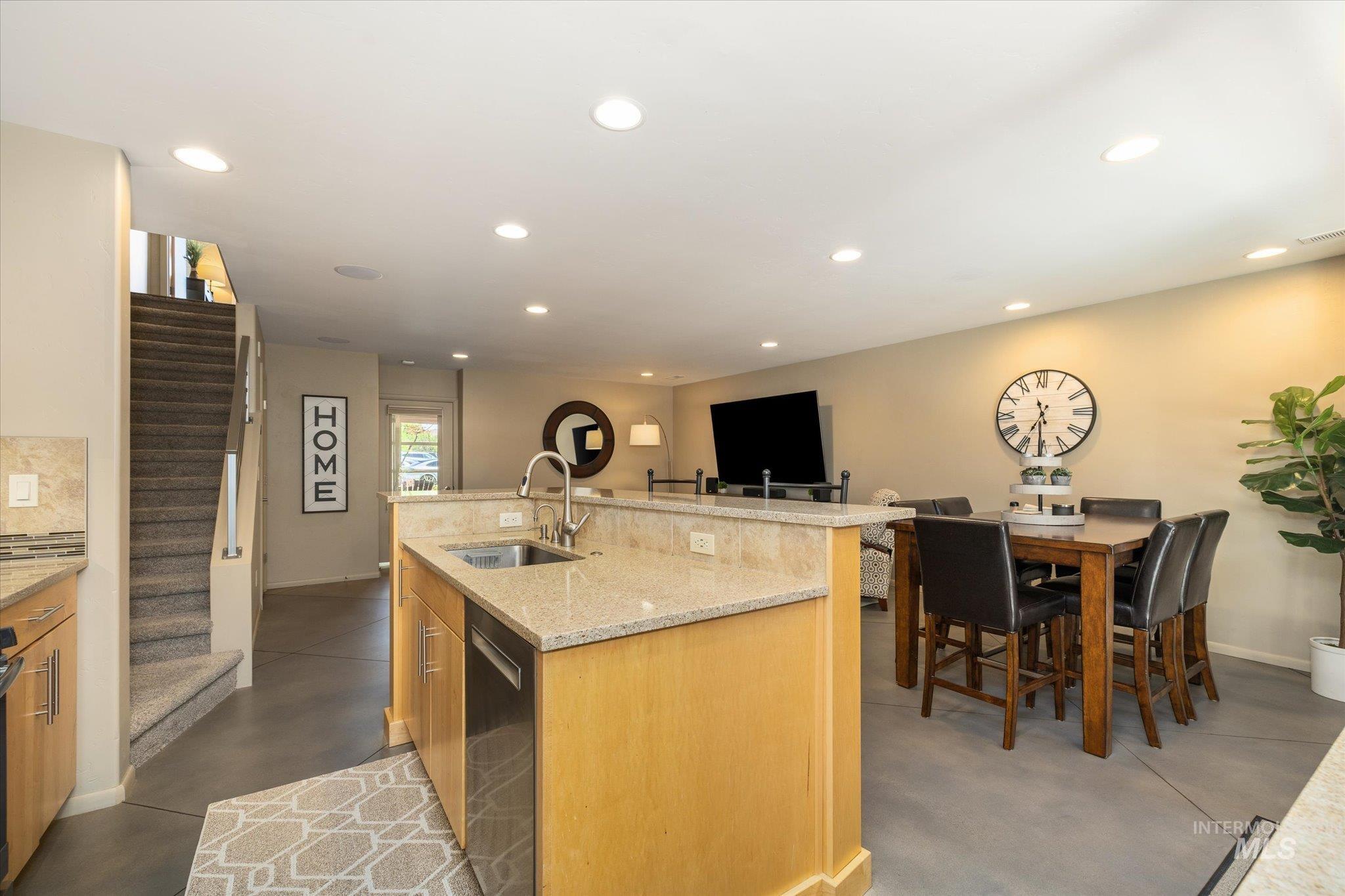 10267 W Carlton Bay Dr, Garden City, Idaho 83714, 3 Bedrooms, 3 Bathrooms, Residential Income For Sale, Price $629,900, 98988845