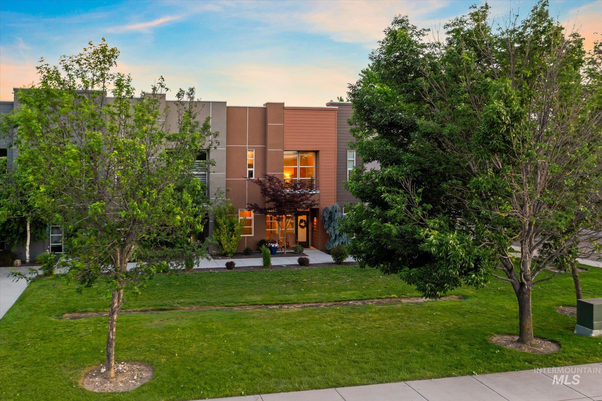 10267 W Carlton Bay Dr, Garden City, Idaho 83714, 3 Bedrooms, 3 Bathrooms, Residential Income For Sale, Price $629,900,MLS 98988845