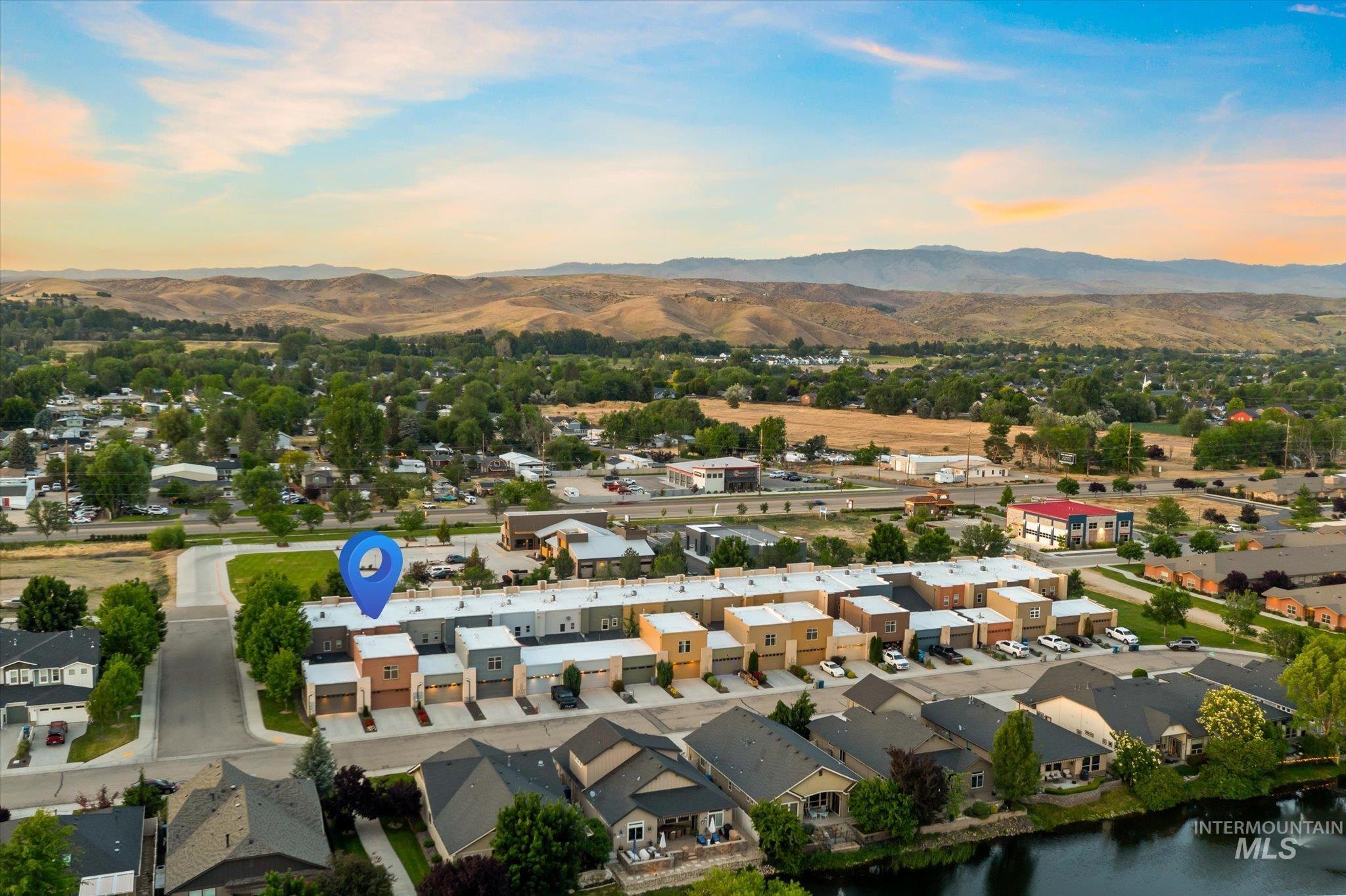10267 W Carlton Bay Dr, Garden City, Idaho 83714, 3 Bedrooms, 3 Bathrooms, Residential Income For Sale, Price $629,900, 98988845