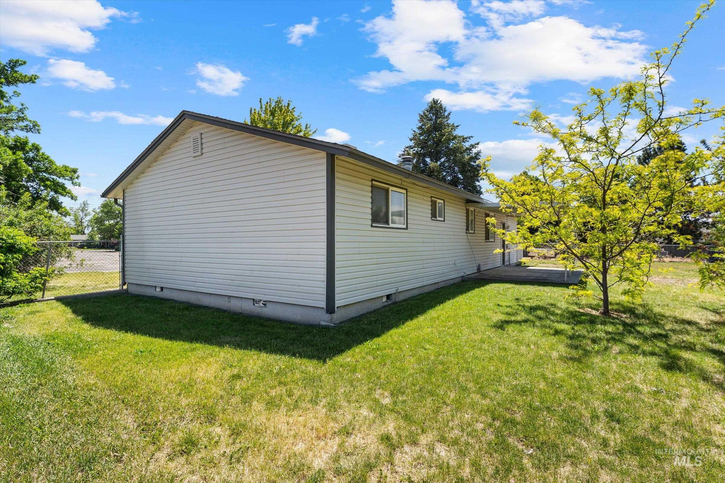111 Goodall, Mountain Home, Idaho 83647, 3 Bedrooms, 1 Bathroom, Residential For Sale, Price $265,000,MLS 98988858