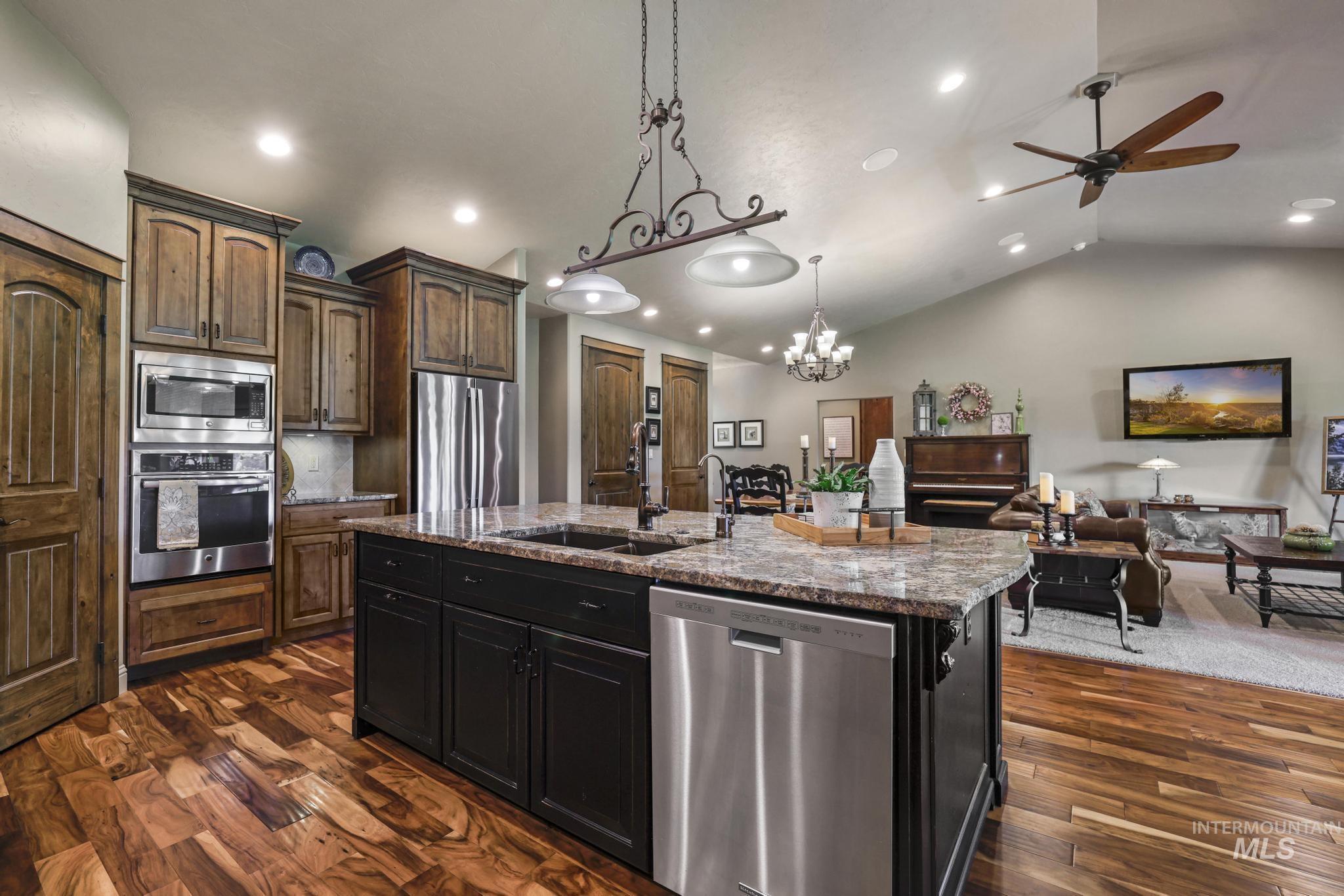 128 Riverside Ln., Buhl, Idaho 83316, 3 Bedrooms, 4 Bathrooms, Residential For Sale, Price $985,000,MLS 98988863