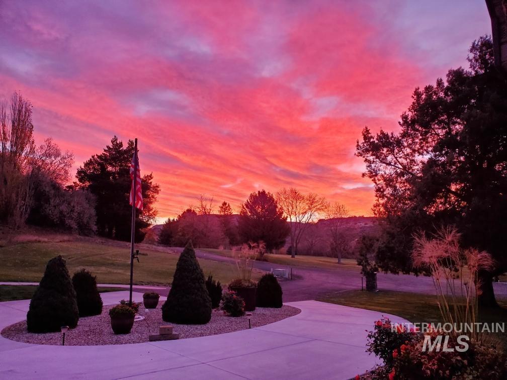 128 Riverside Ln., Buhl, Idaho 83316, 3 Bedrooms, 4 Bathrooms, Residential For Sale, Price $985,000,MLS 98988863