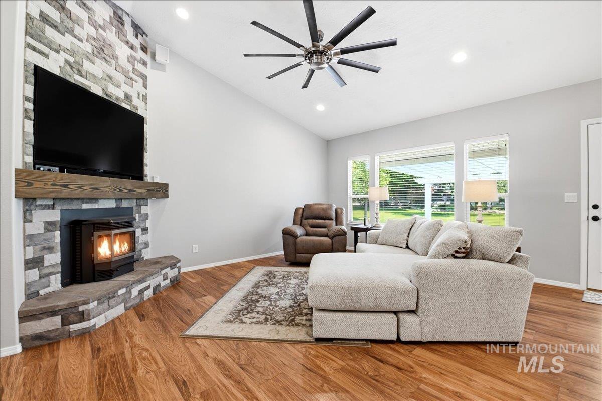 920 N Ashford Ln., Nampa, Idaho 83687, 3 Bedrooms, 2 Bathrooms, Residential For Sale, Price $860,000,MLS 98988865